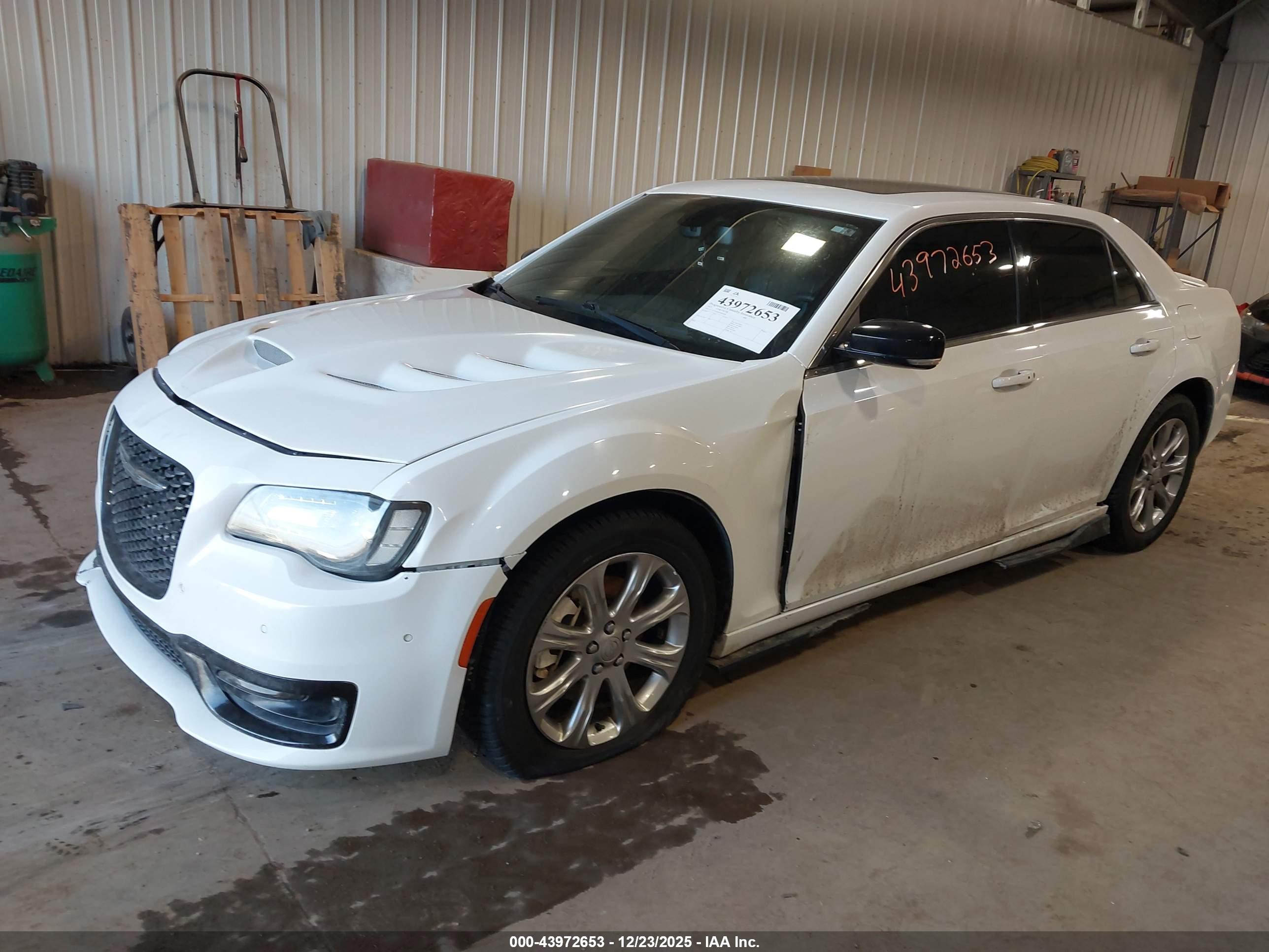 CHRYSLER 300 image 2