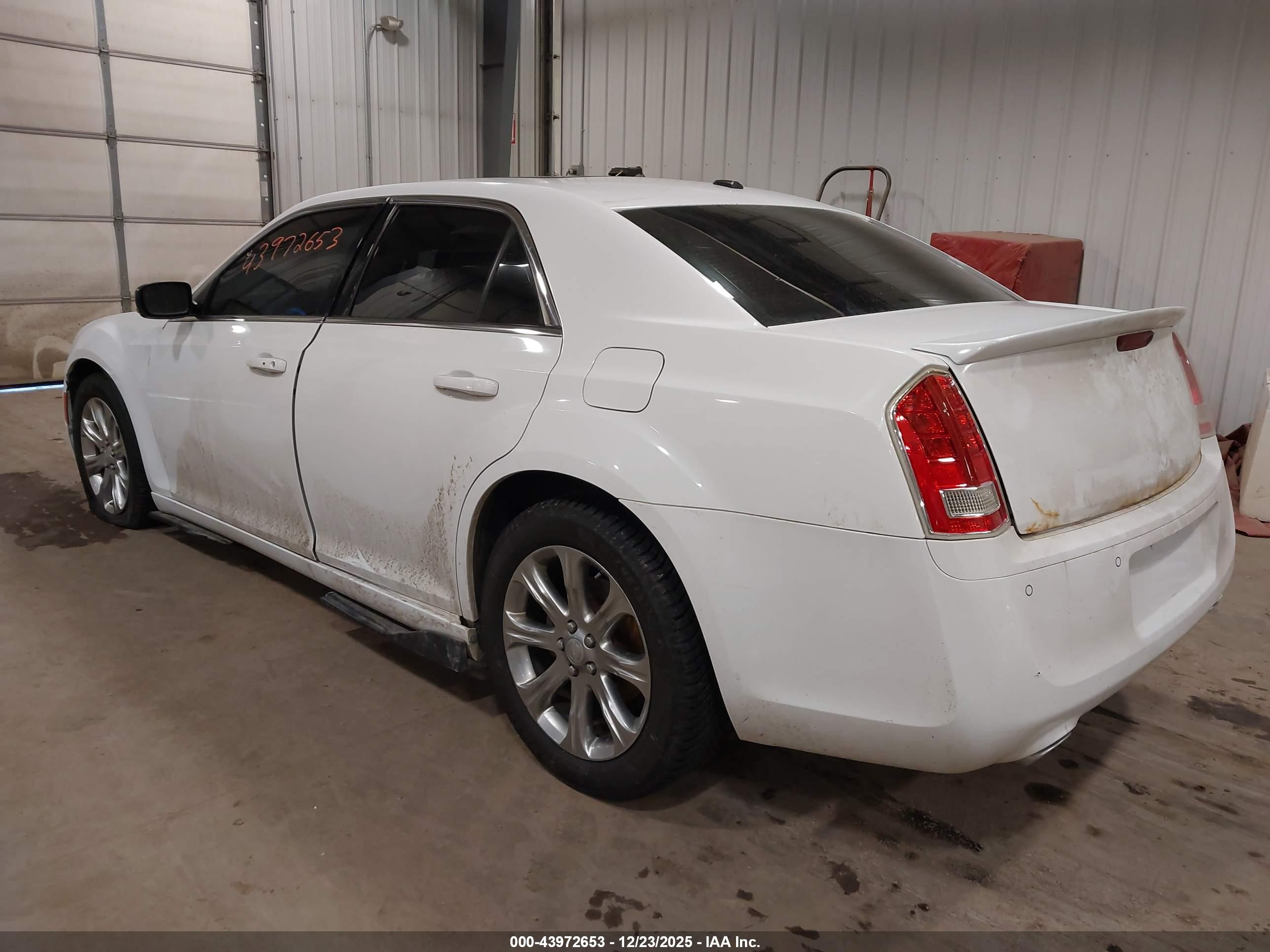 CHRYSLER 300 image 3