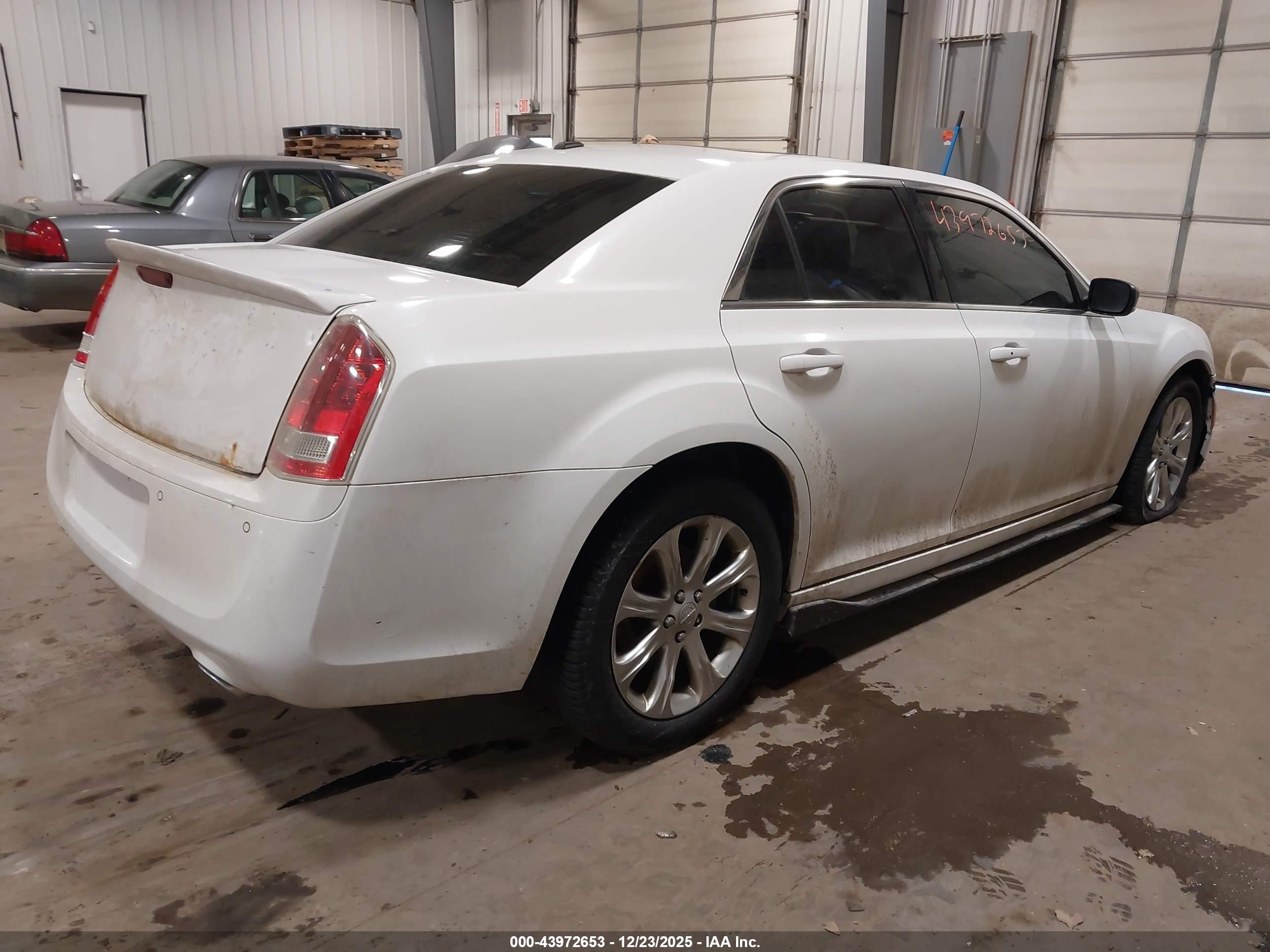 CHRYSLER 300 image 4