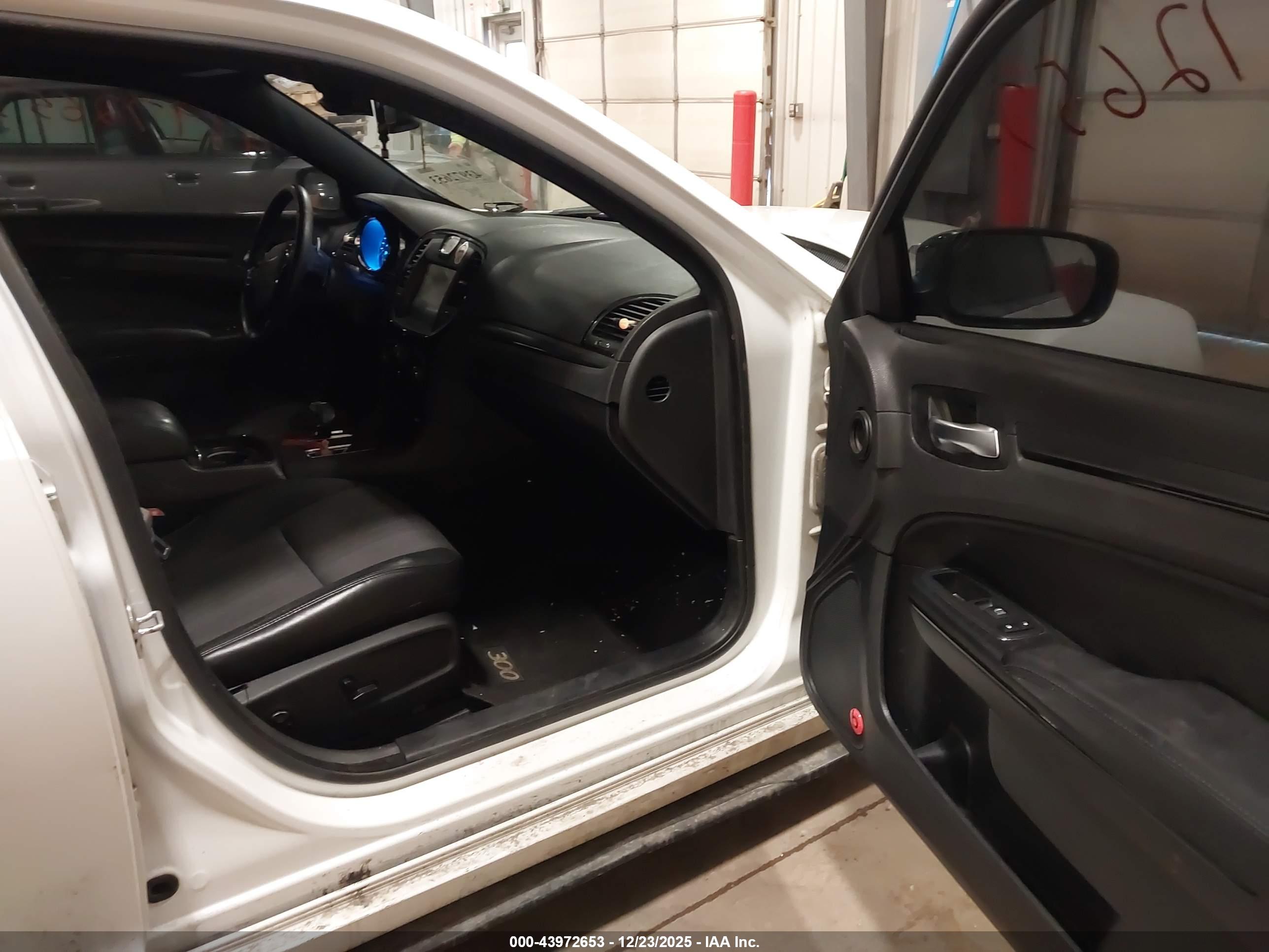 CHRYSLER 300 image 5