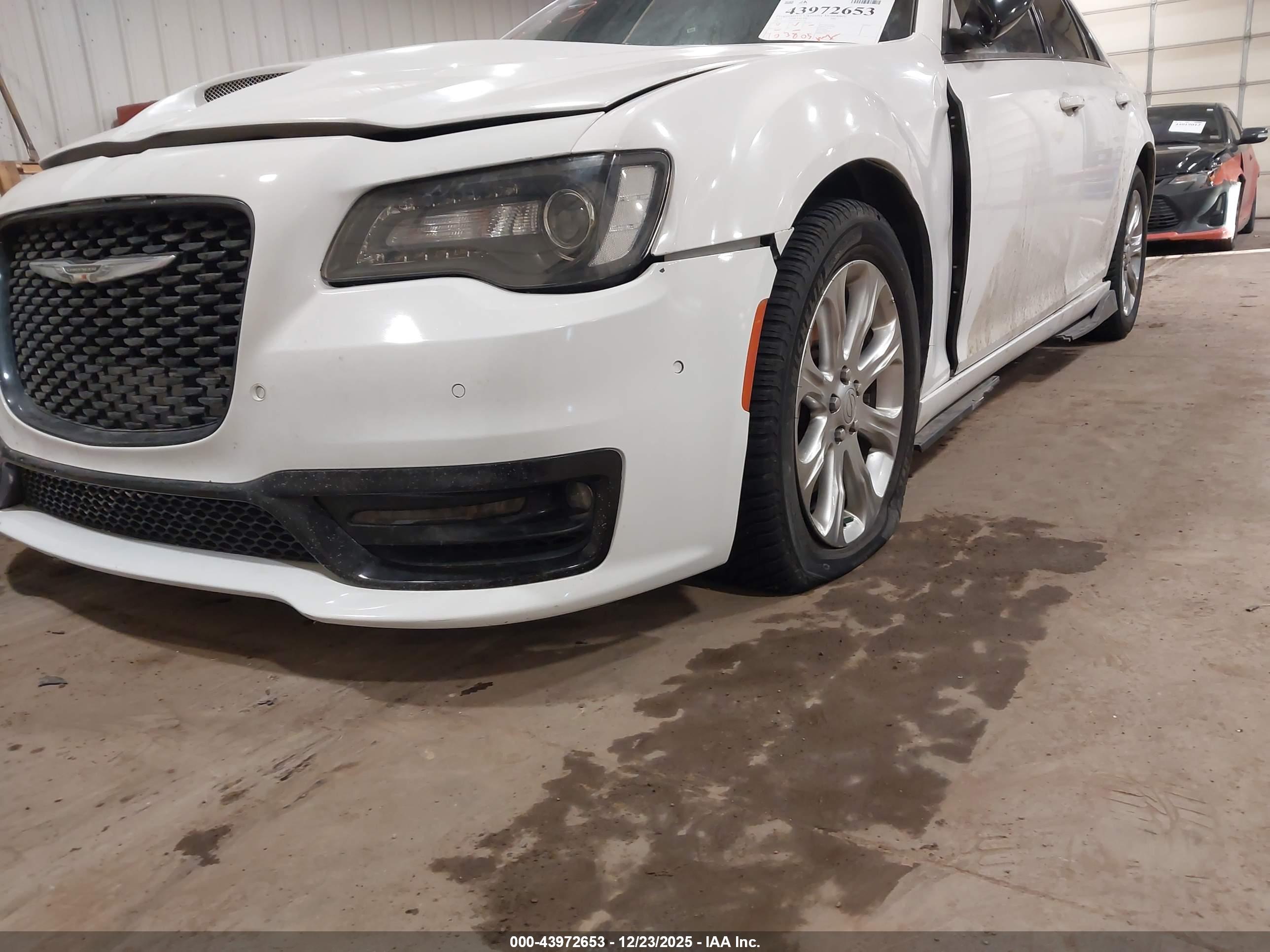 CHRYSLER 300 image 6