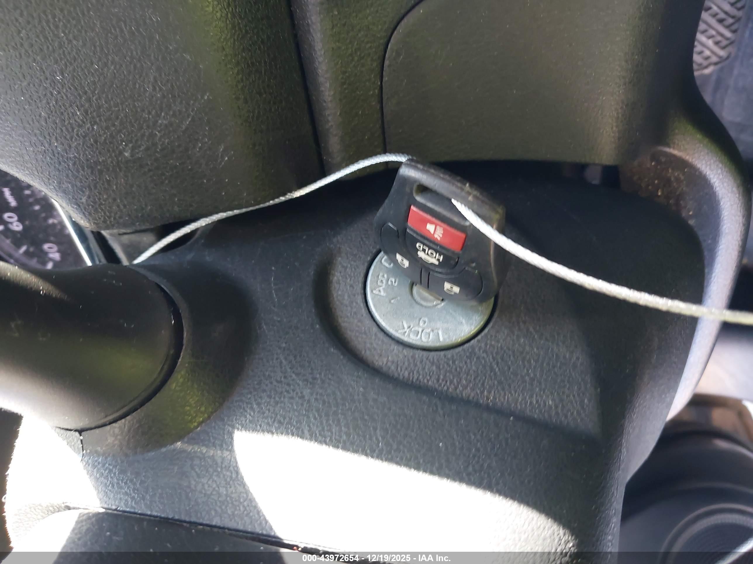 NISSAN VERSA image 11