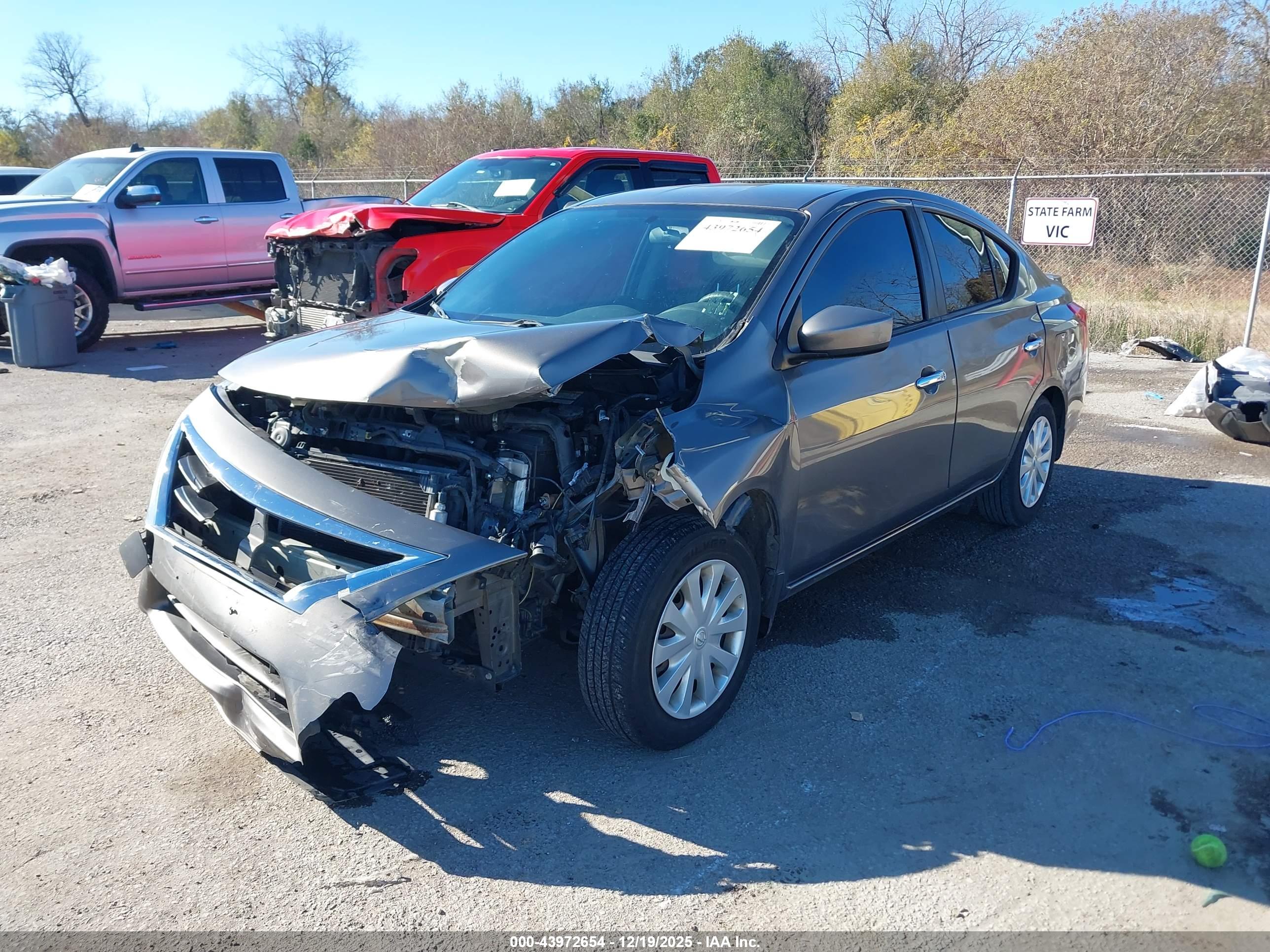 NISSAN VERSA image 2