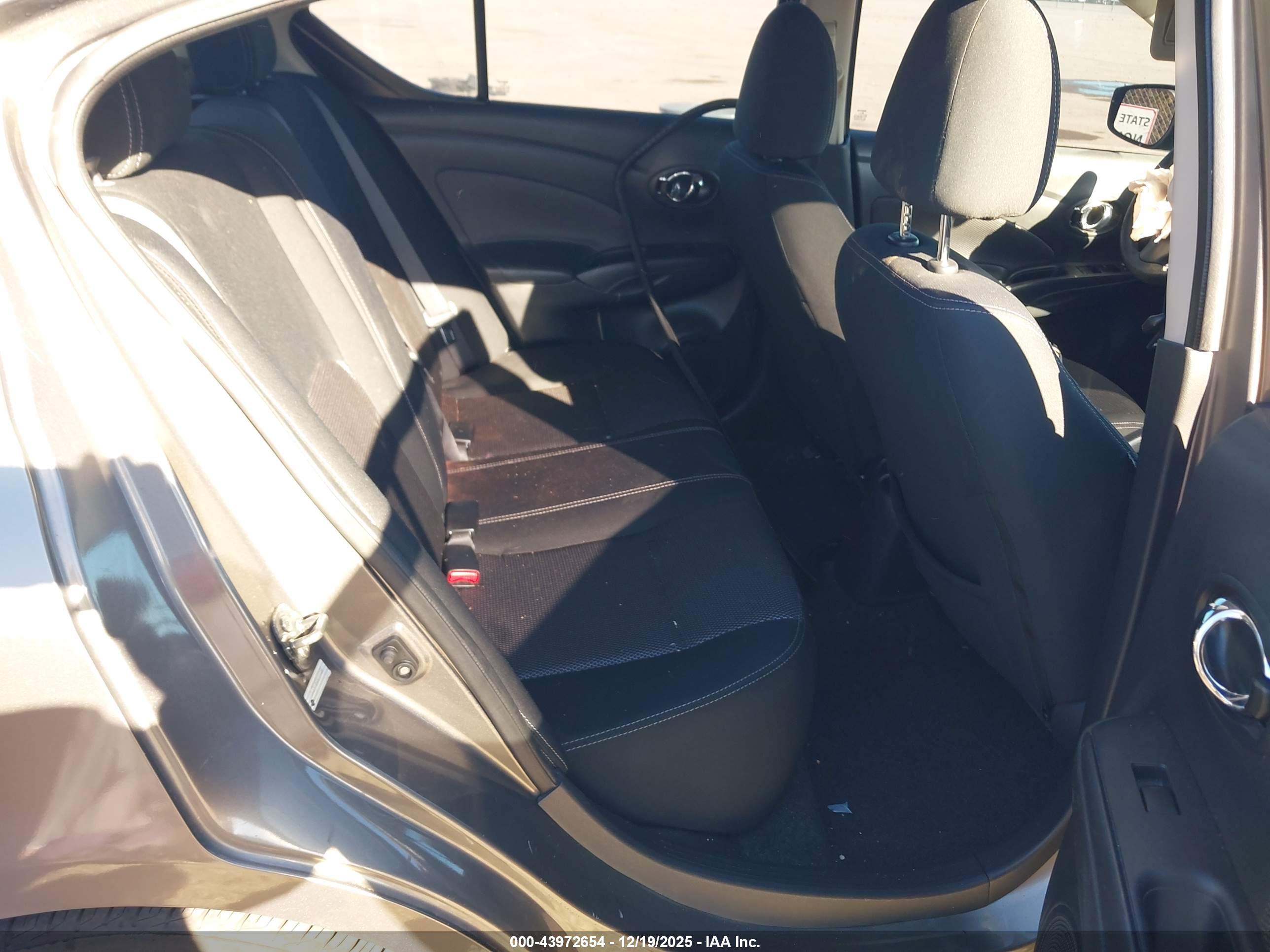 NISSAN VERSA image 8