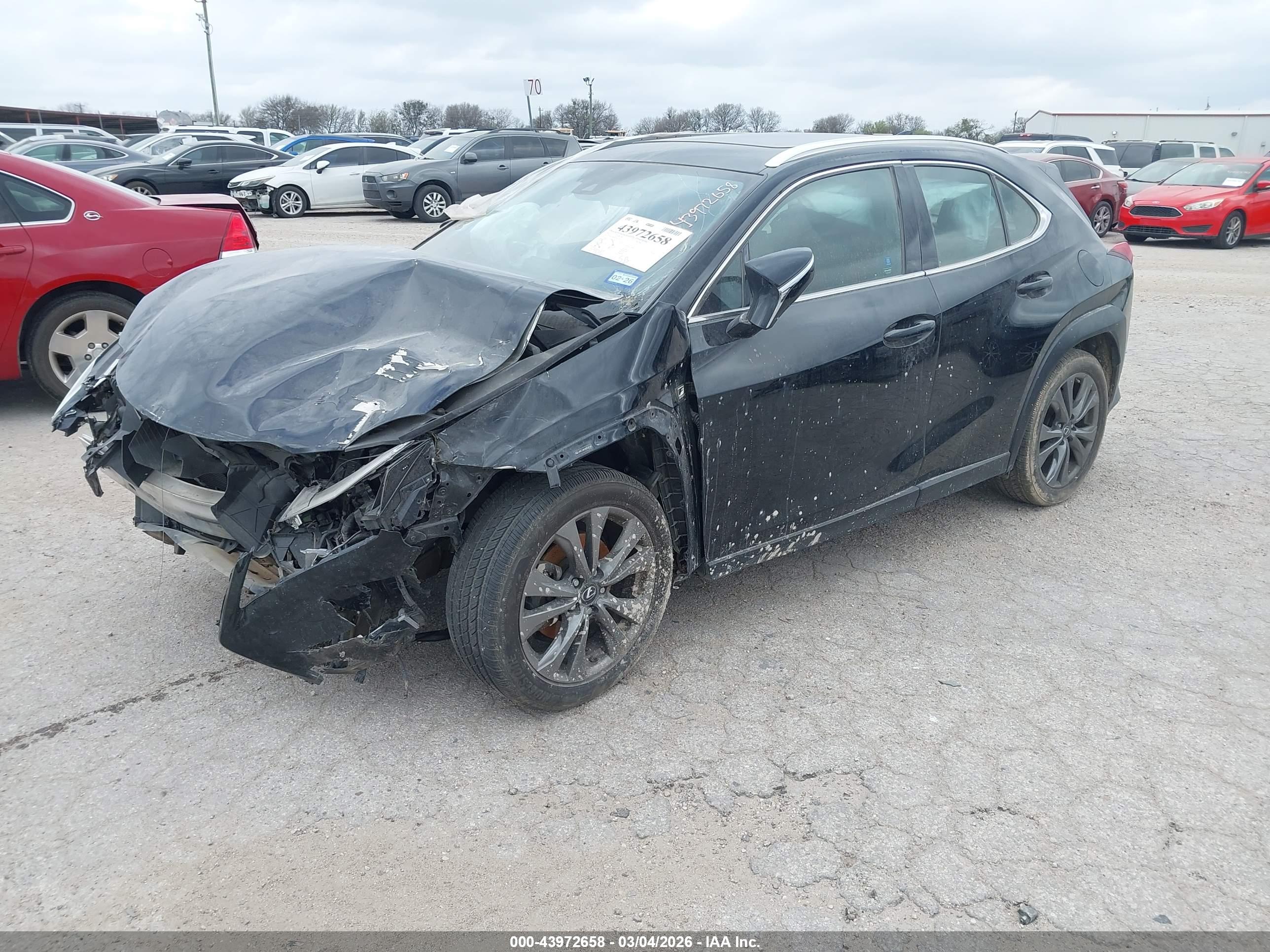 LEXUS UX image 2