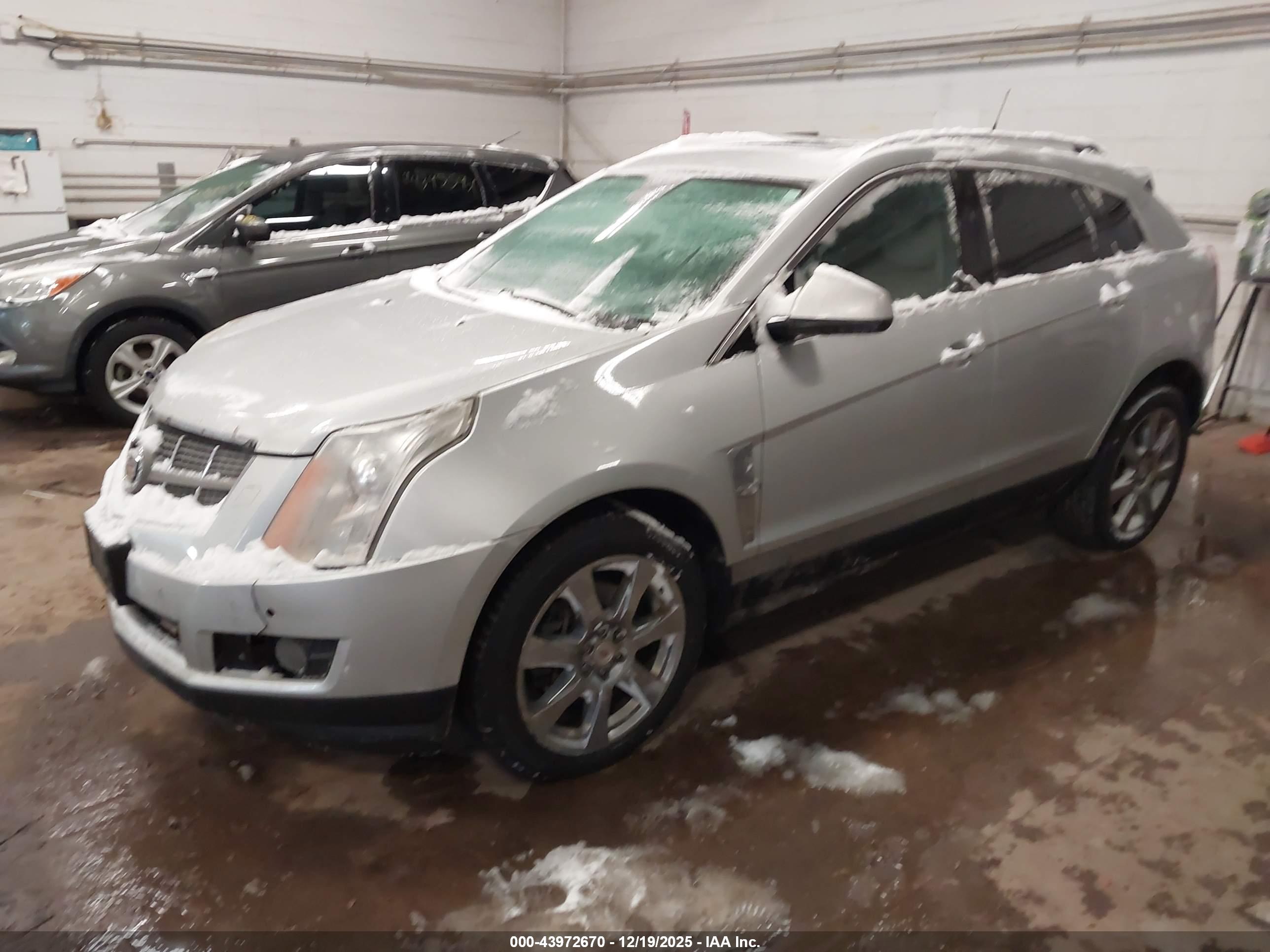 CADILLAC SRX image 2