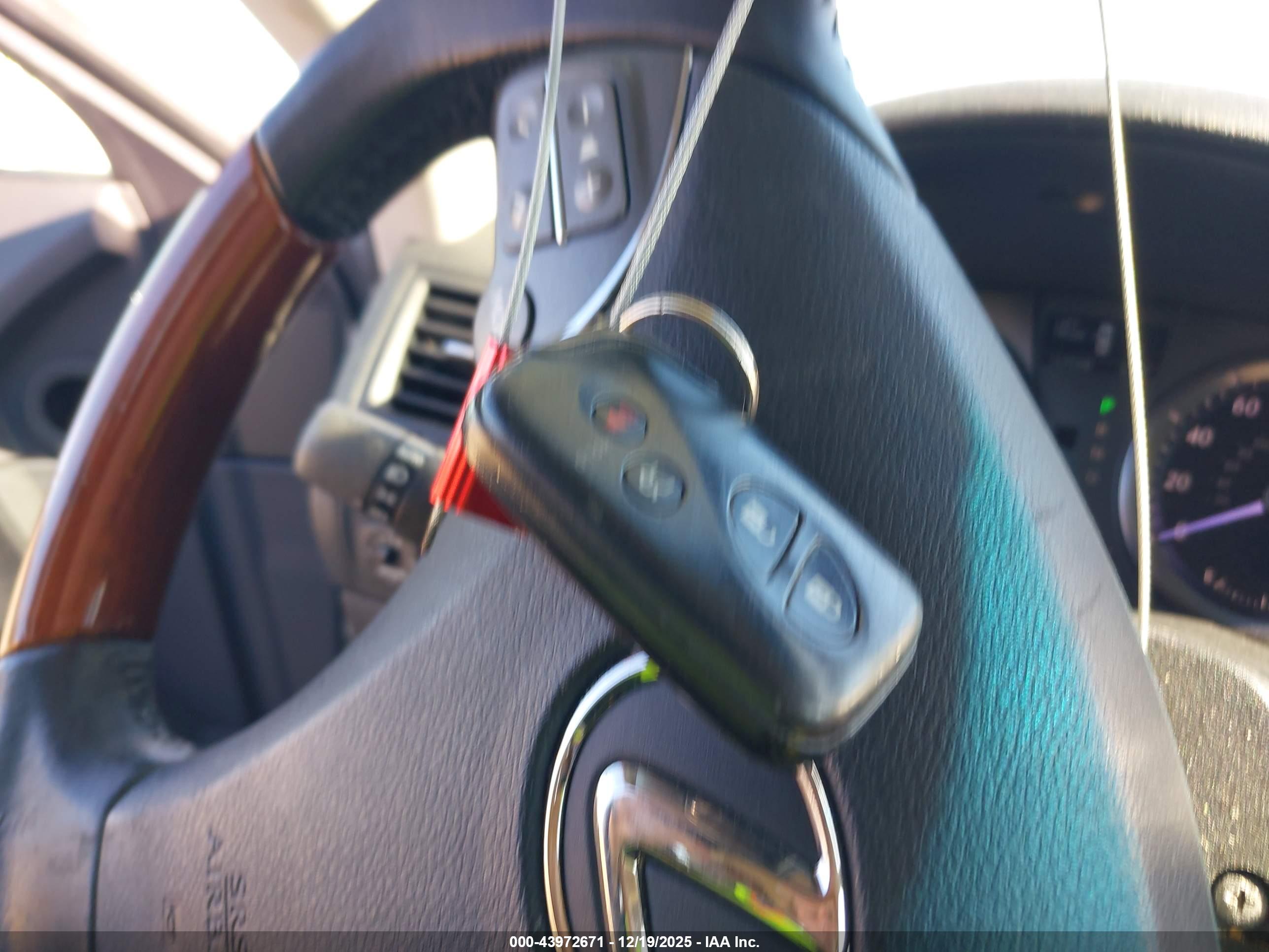 LEXUS ES image 11