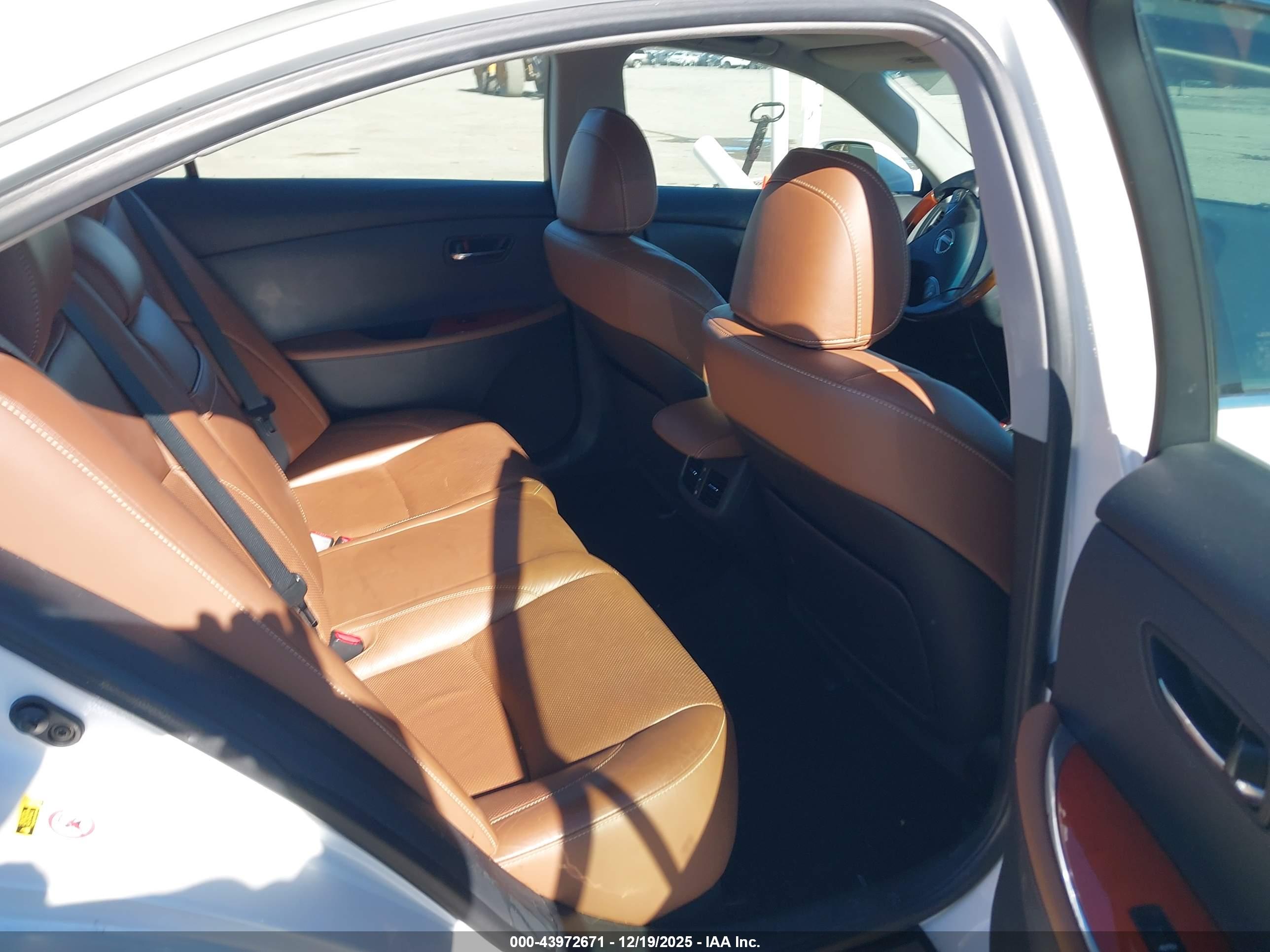 LEXUS ES image 8