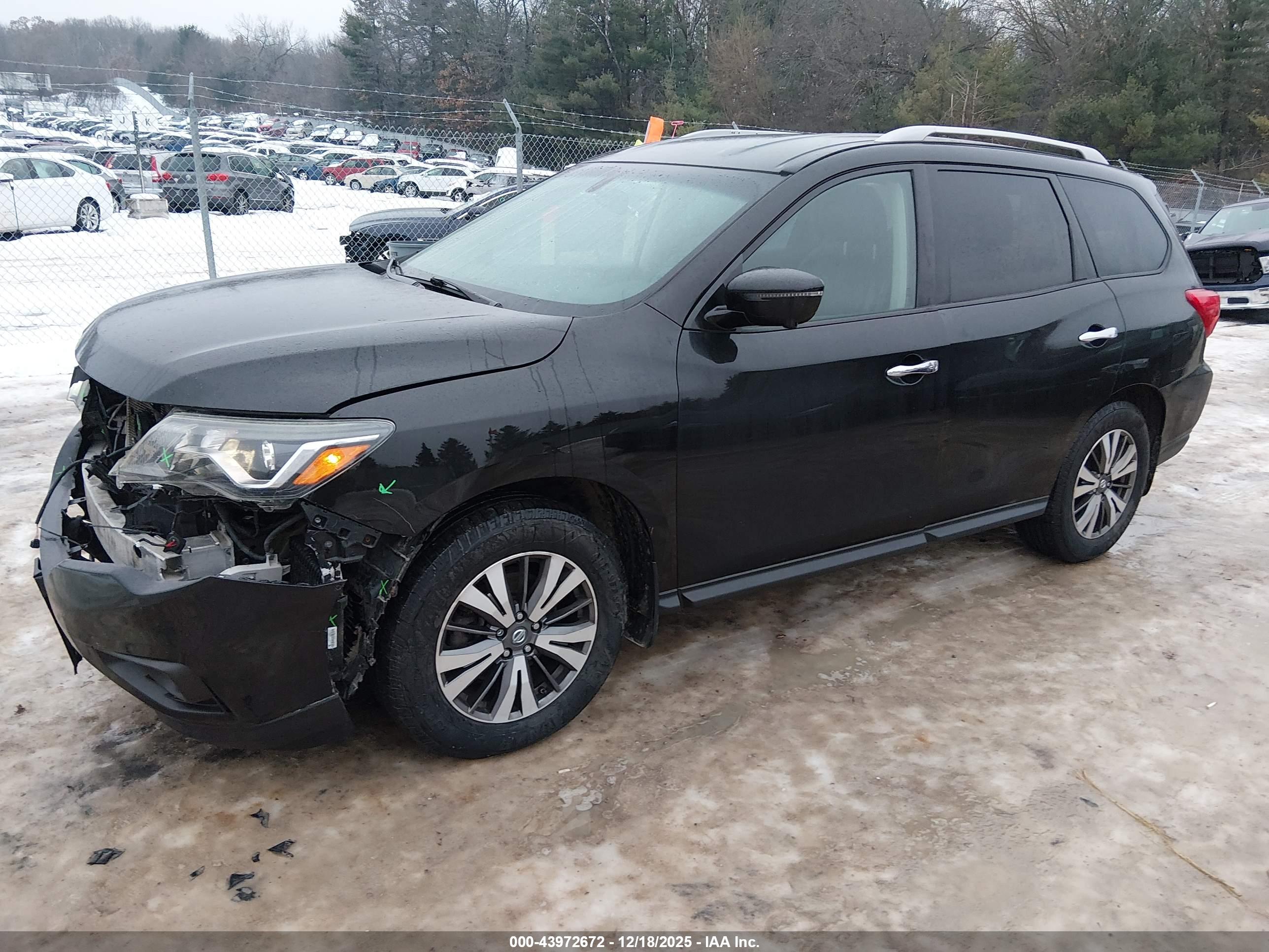 NISSAN PATHFINDER image 2