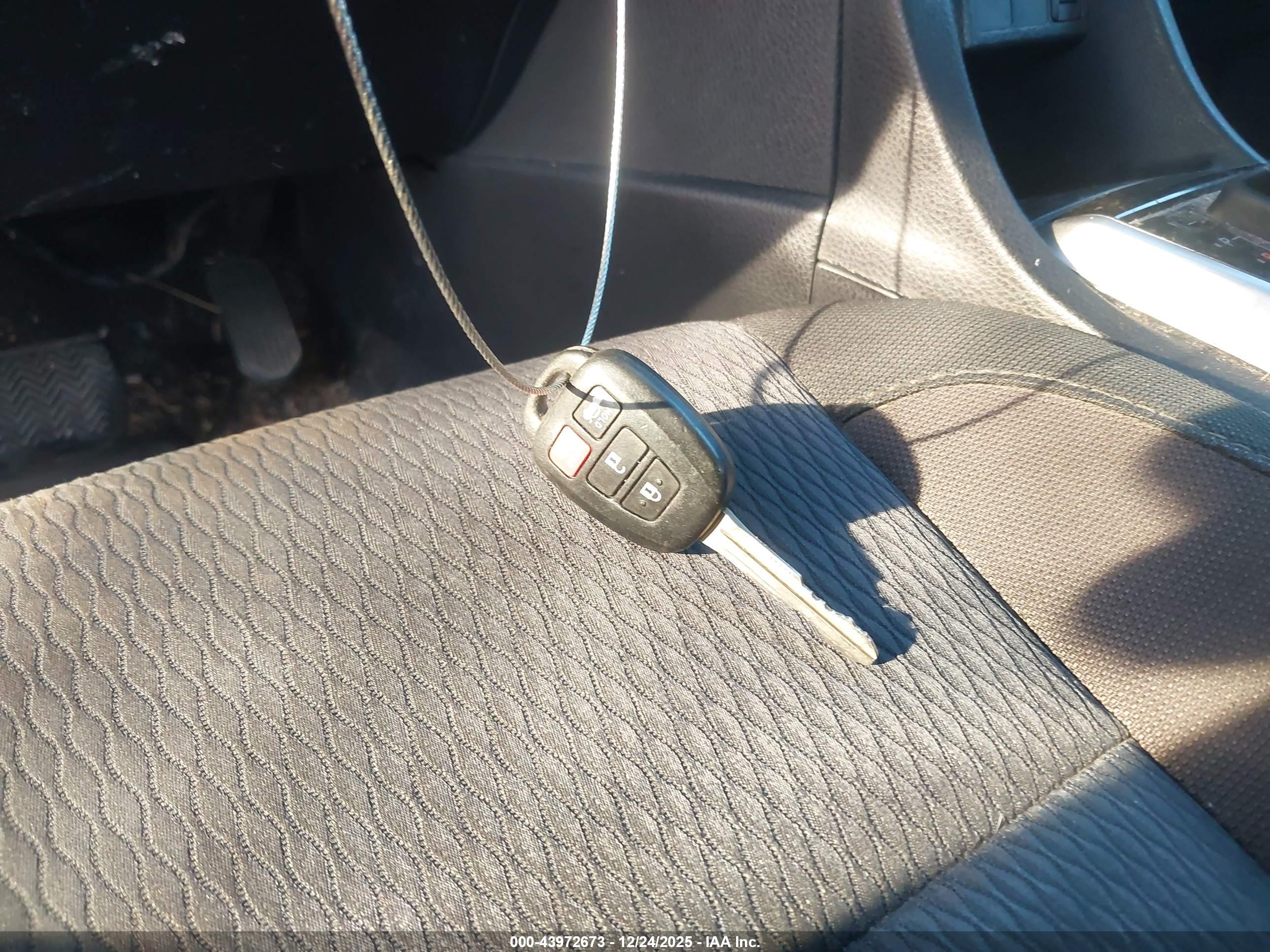 TOYOTA COROLLA image 11