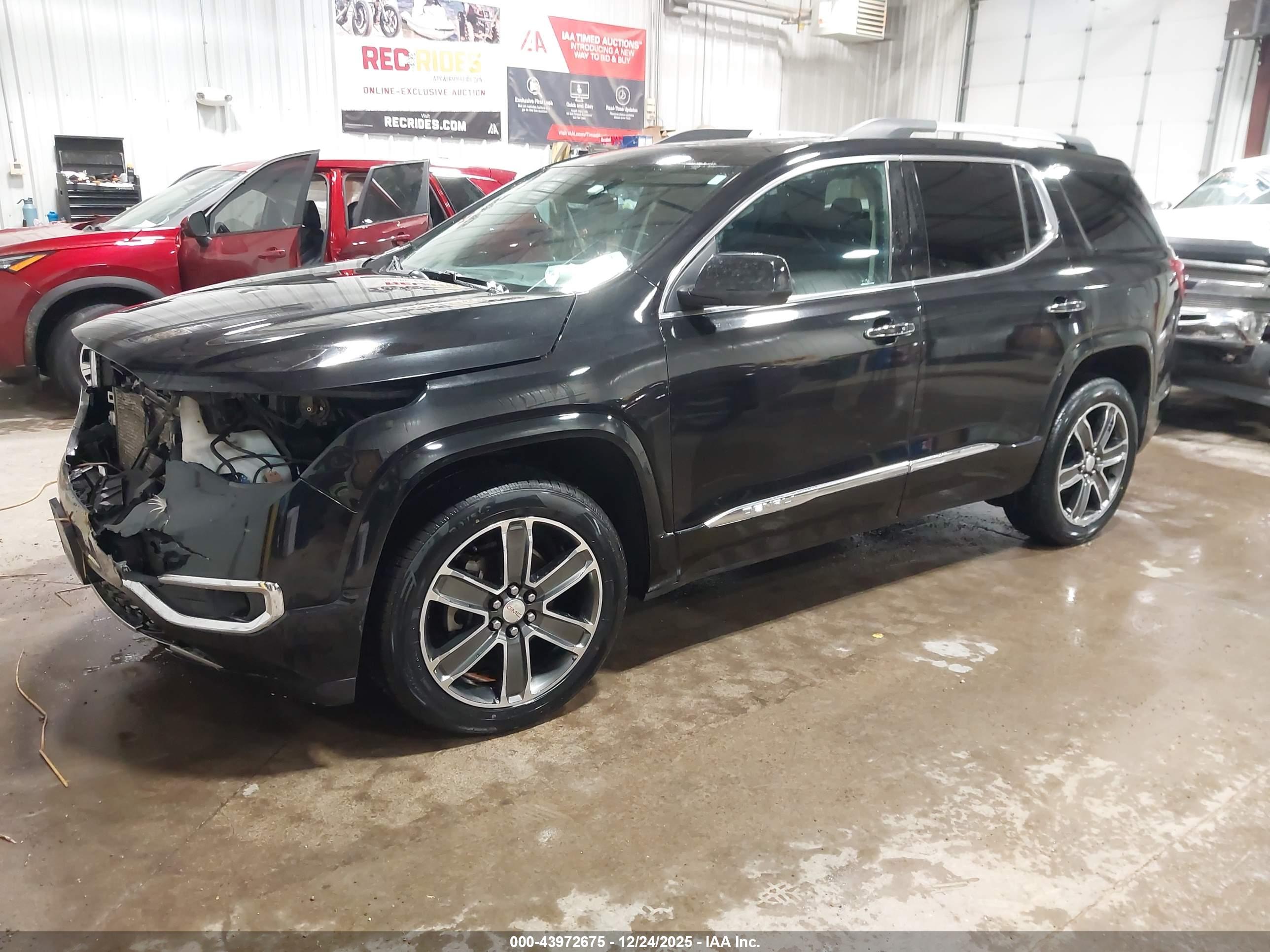 GMC ACADIA image 2