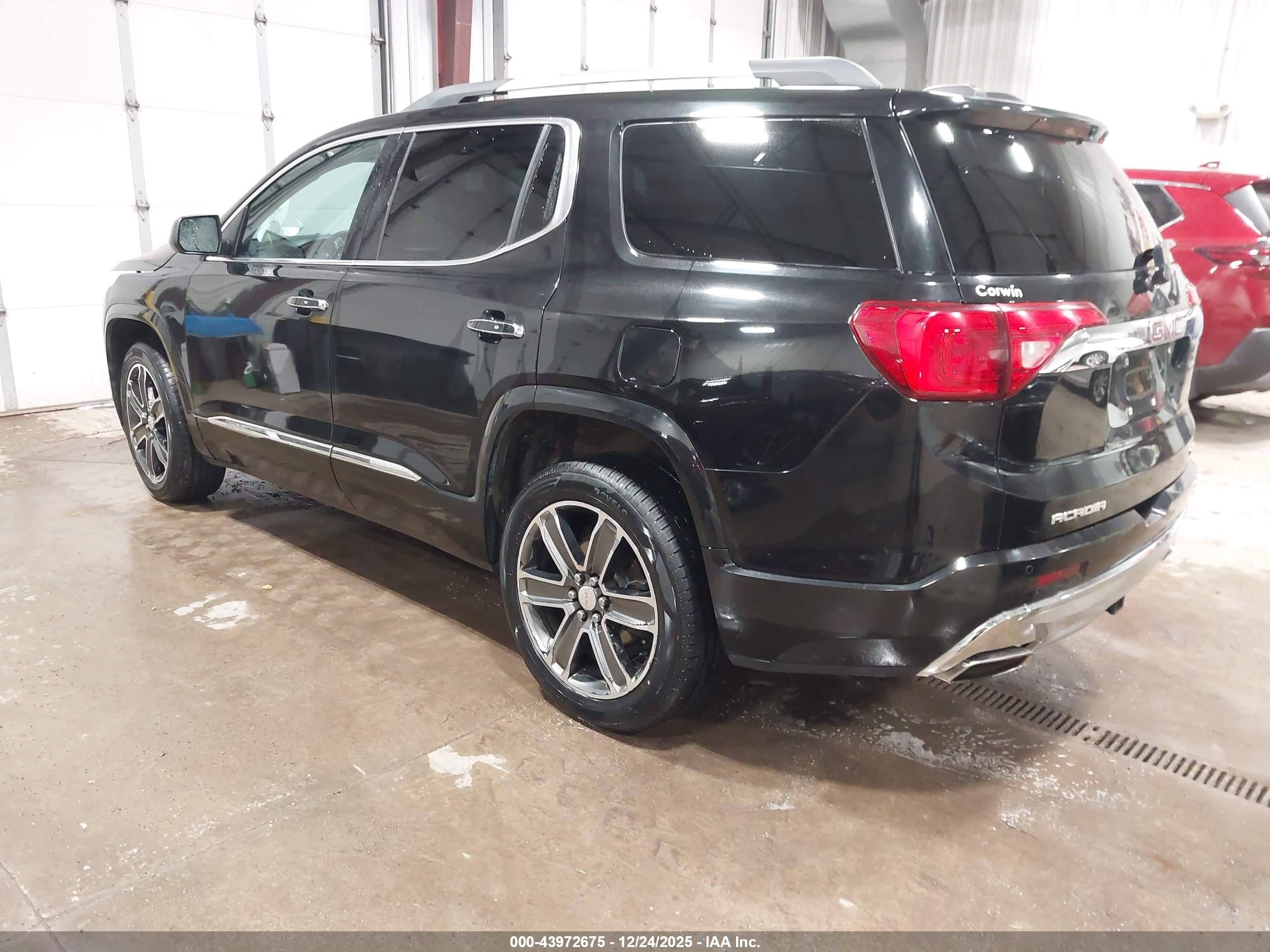 GMC ACADIA image 3