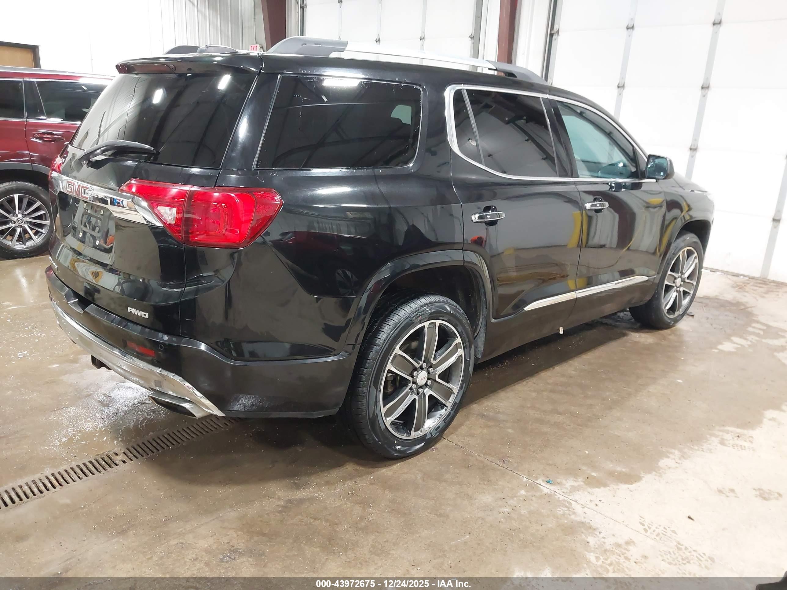 GMC ACADIA image 4