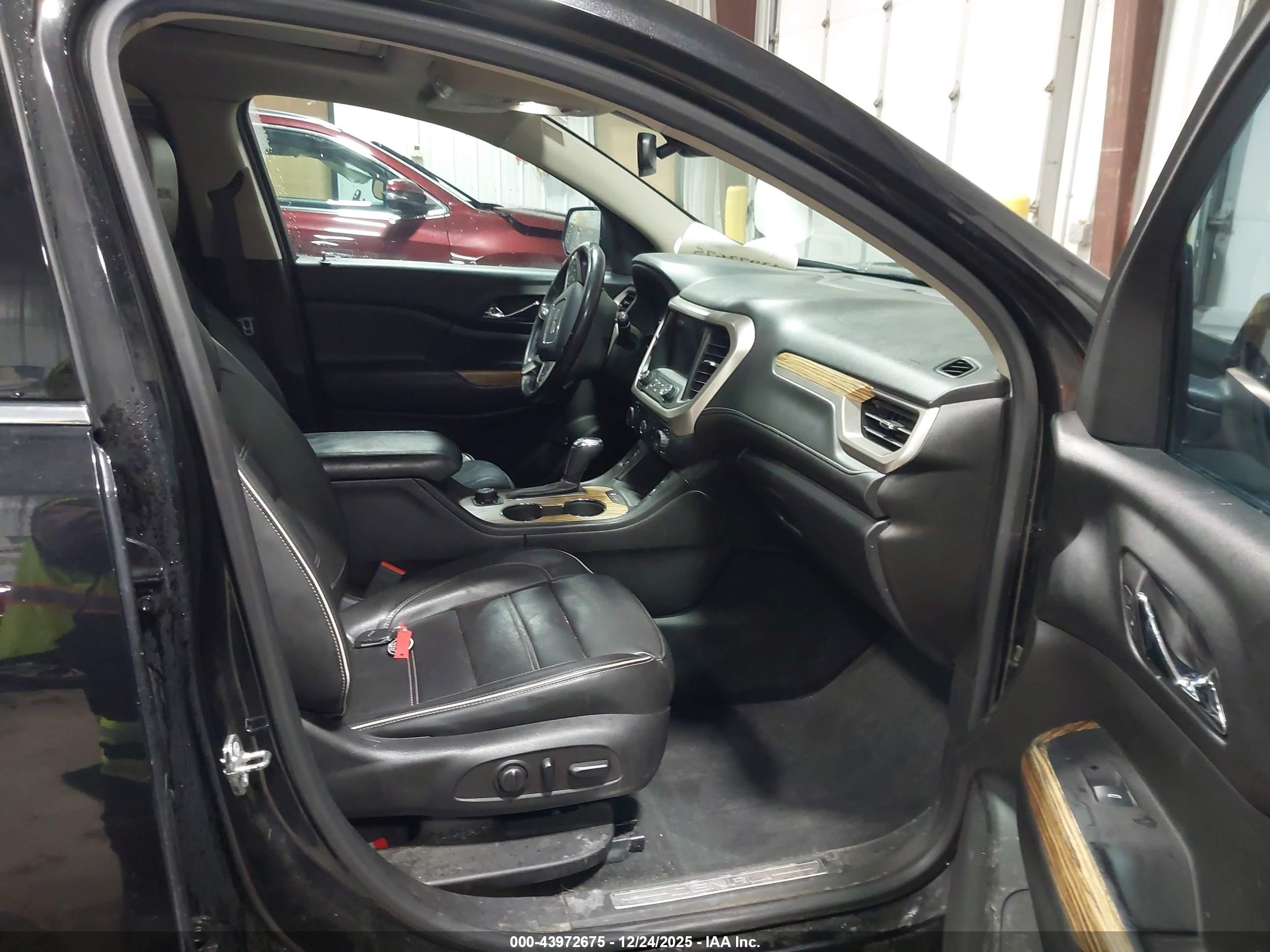 GMC ACADIA image 5