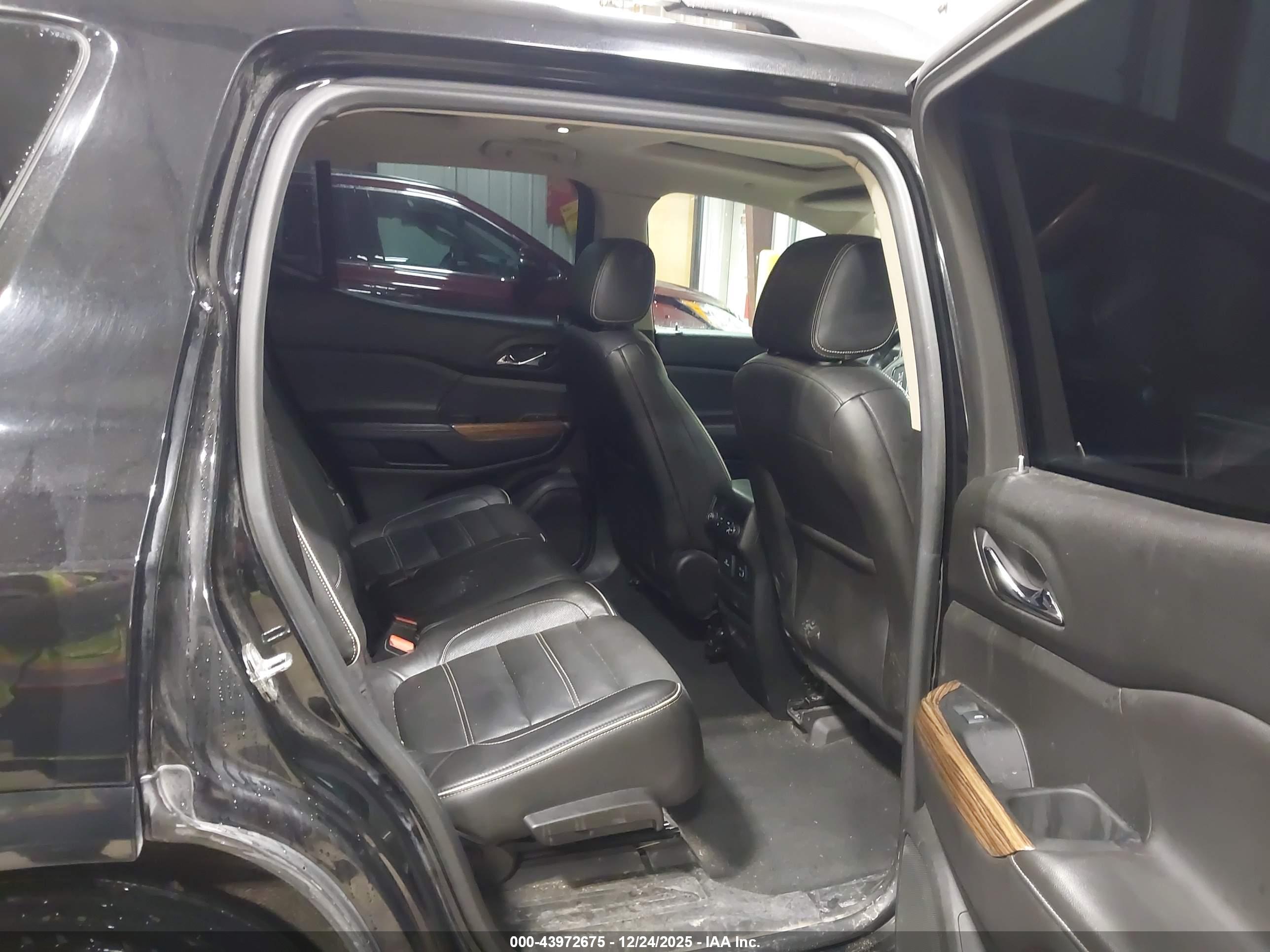 GMC ACADIA image 8