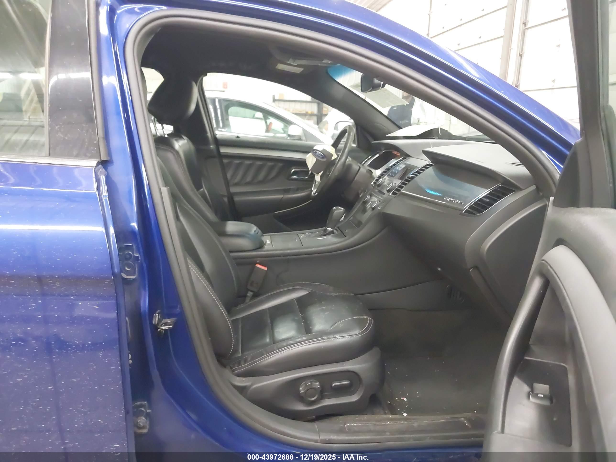 FORD TAURUS image 5
