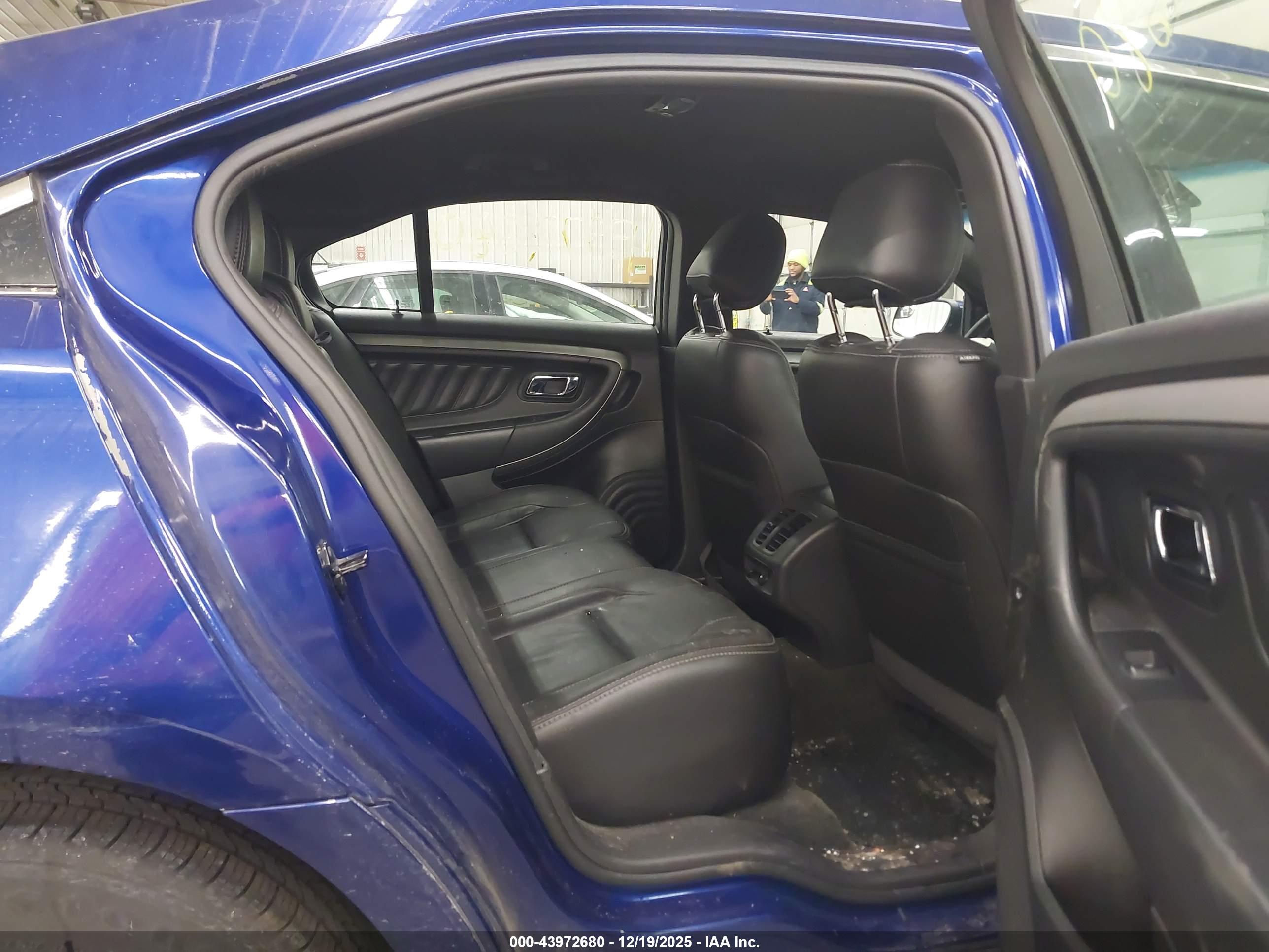 FORD TAURUS image 8