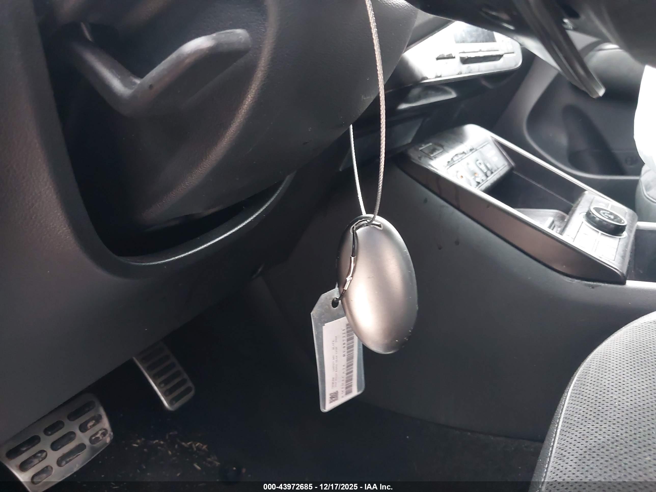 HYUNDAI KONA image 11