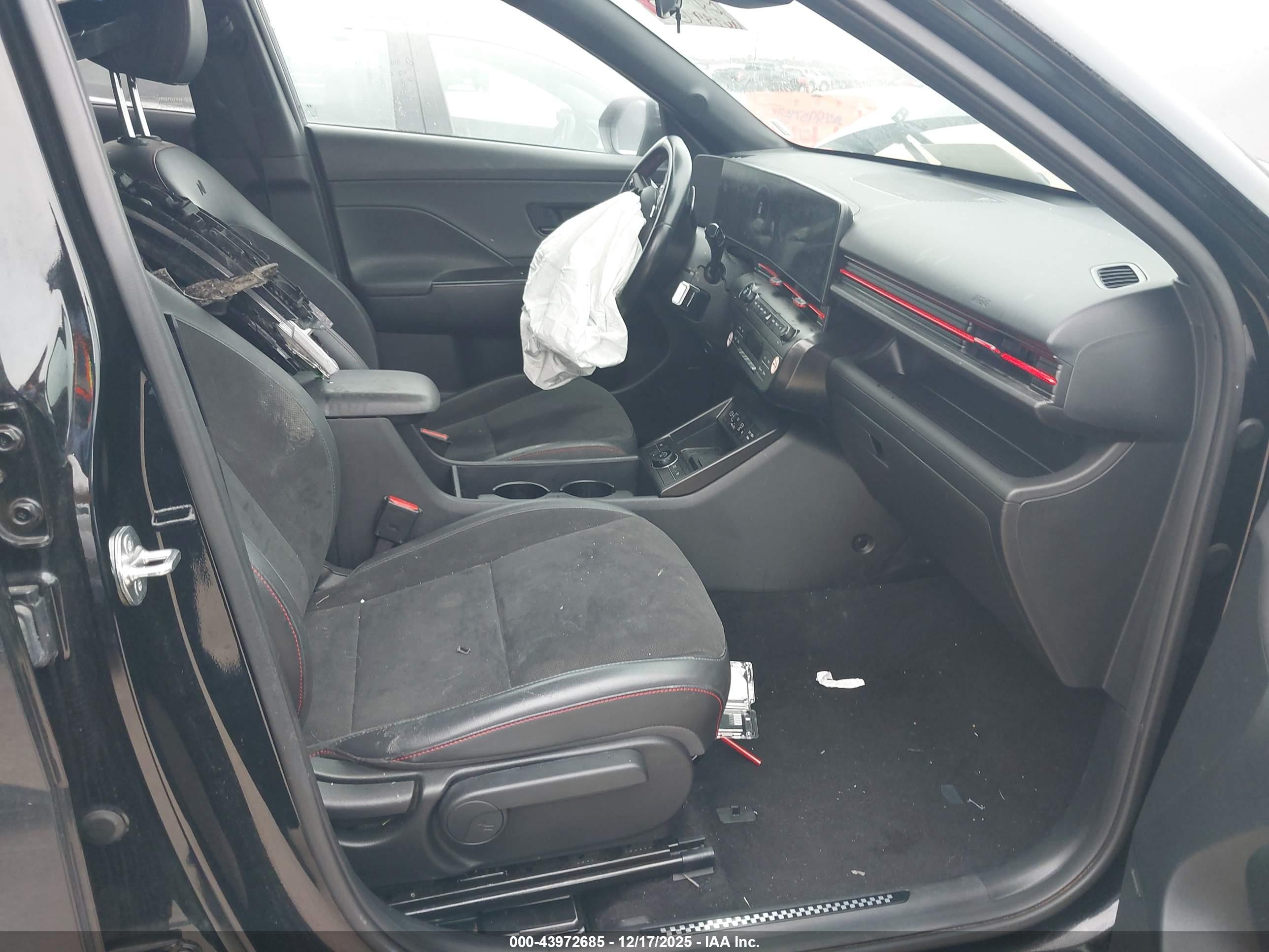 HYUNDAI KONA image 5