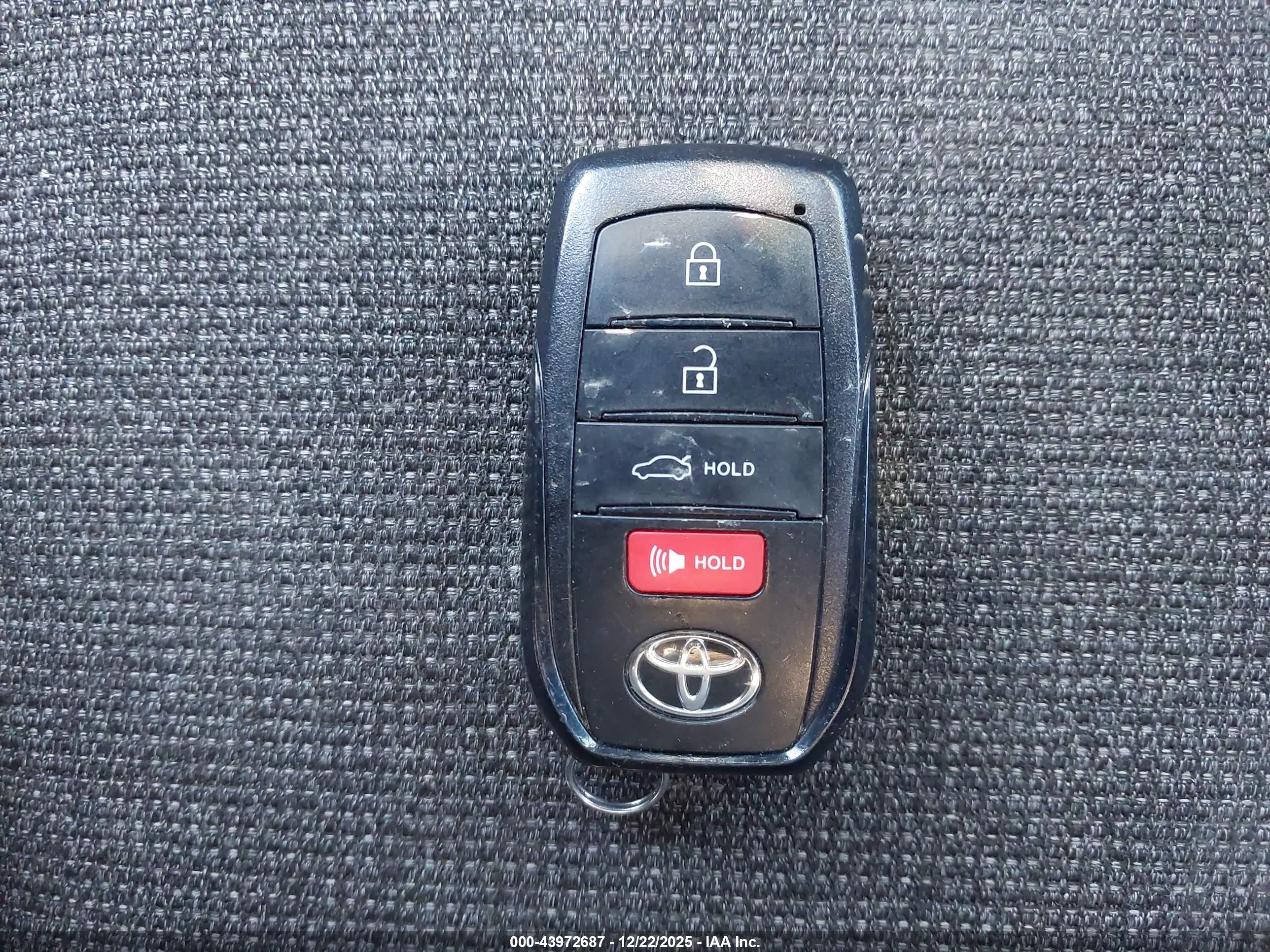 TOYOTA CROWN image 11