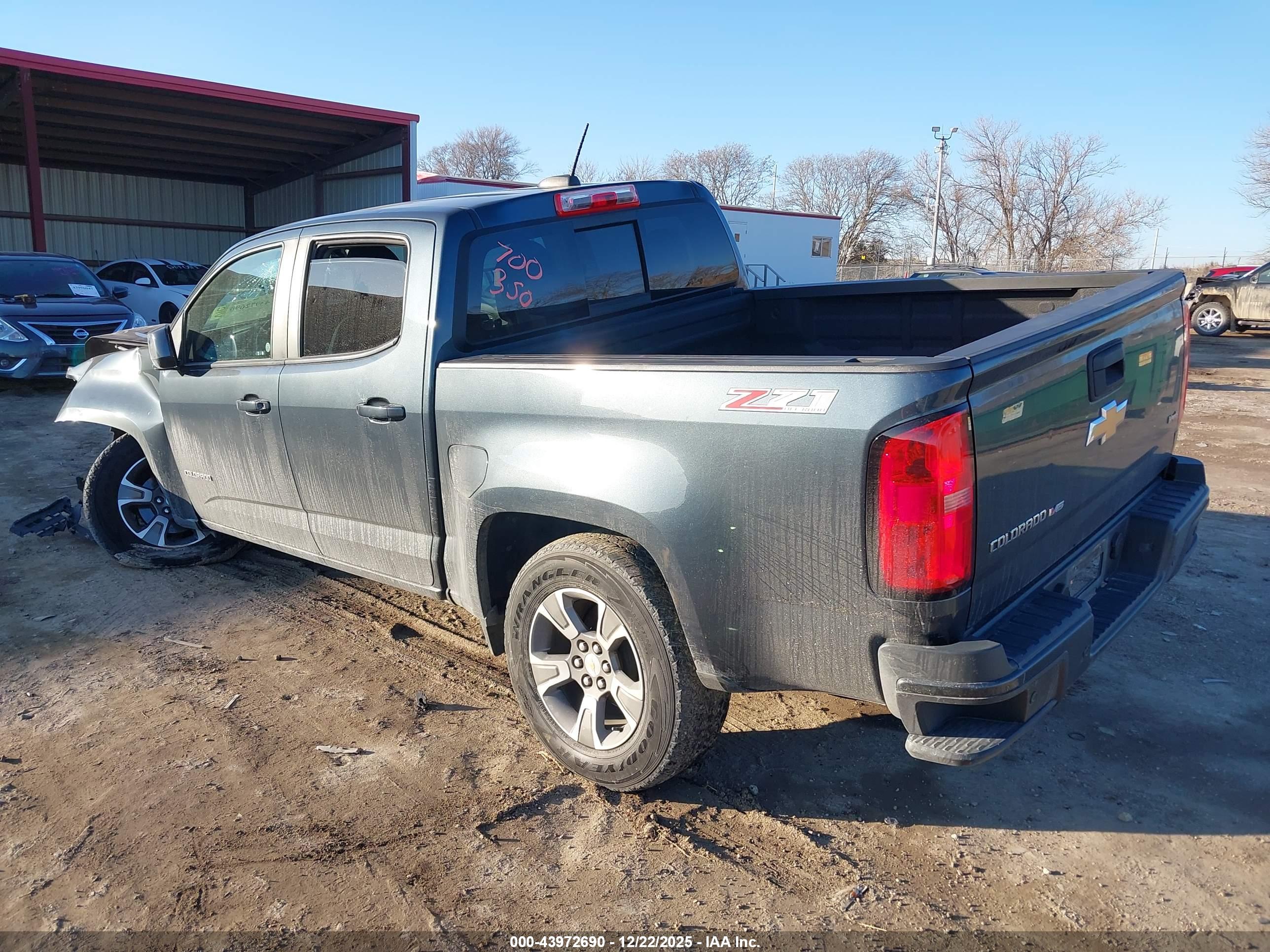 CHEVROLET COLORADO image 3