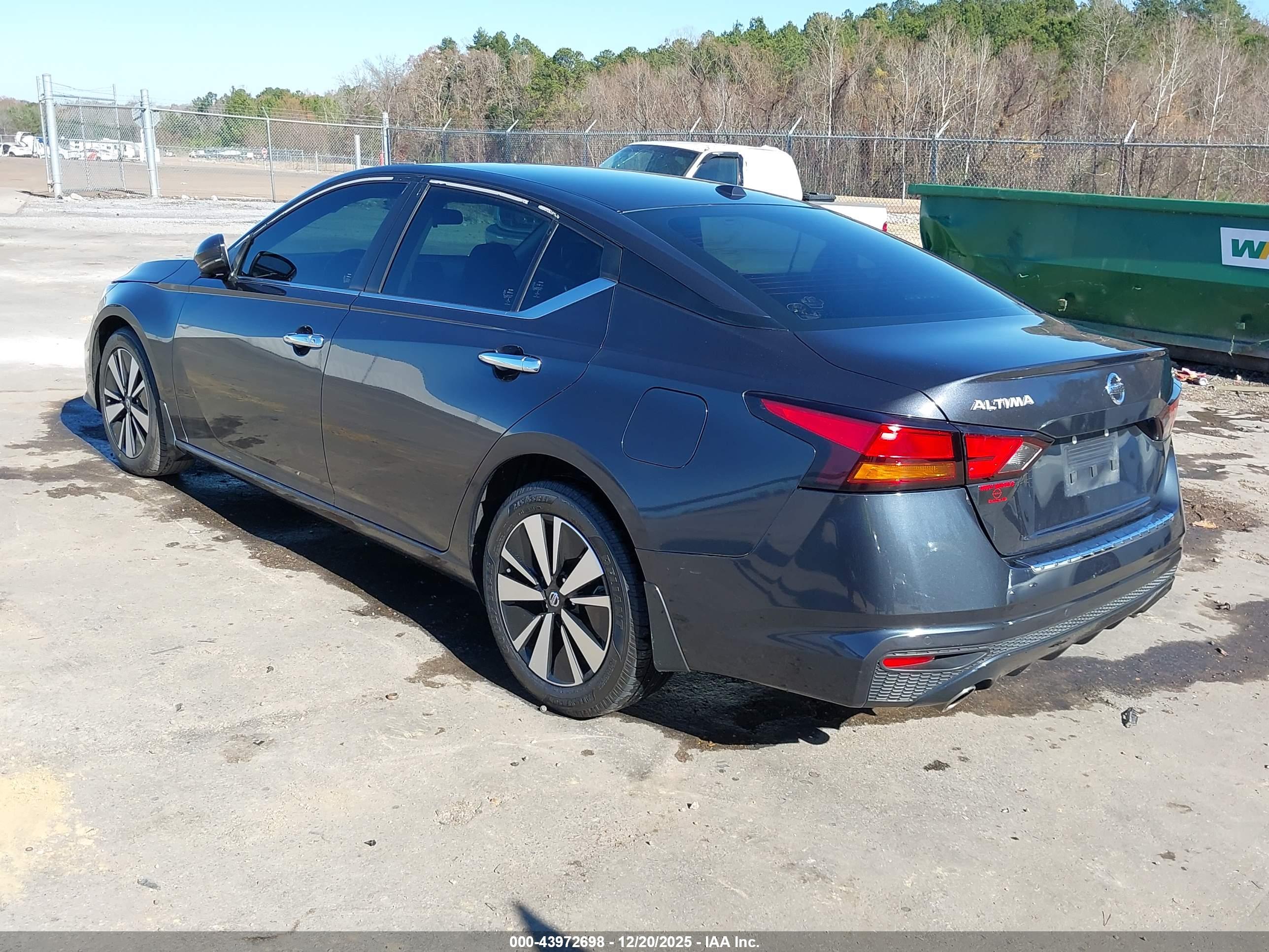 NISSAN ALTIMA image 3