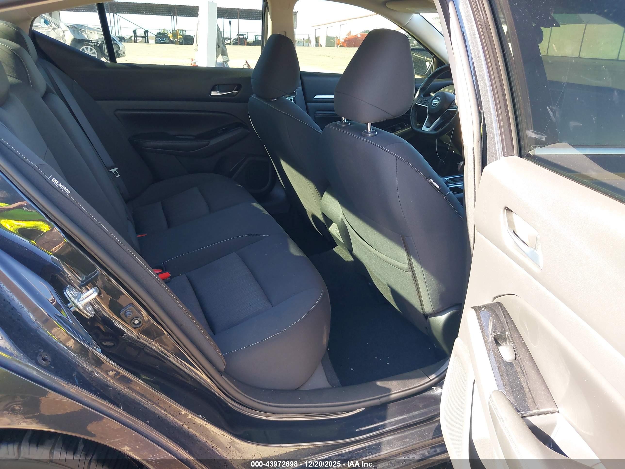 NISSAN ALTIMA image 8