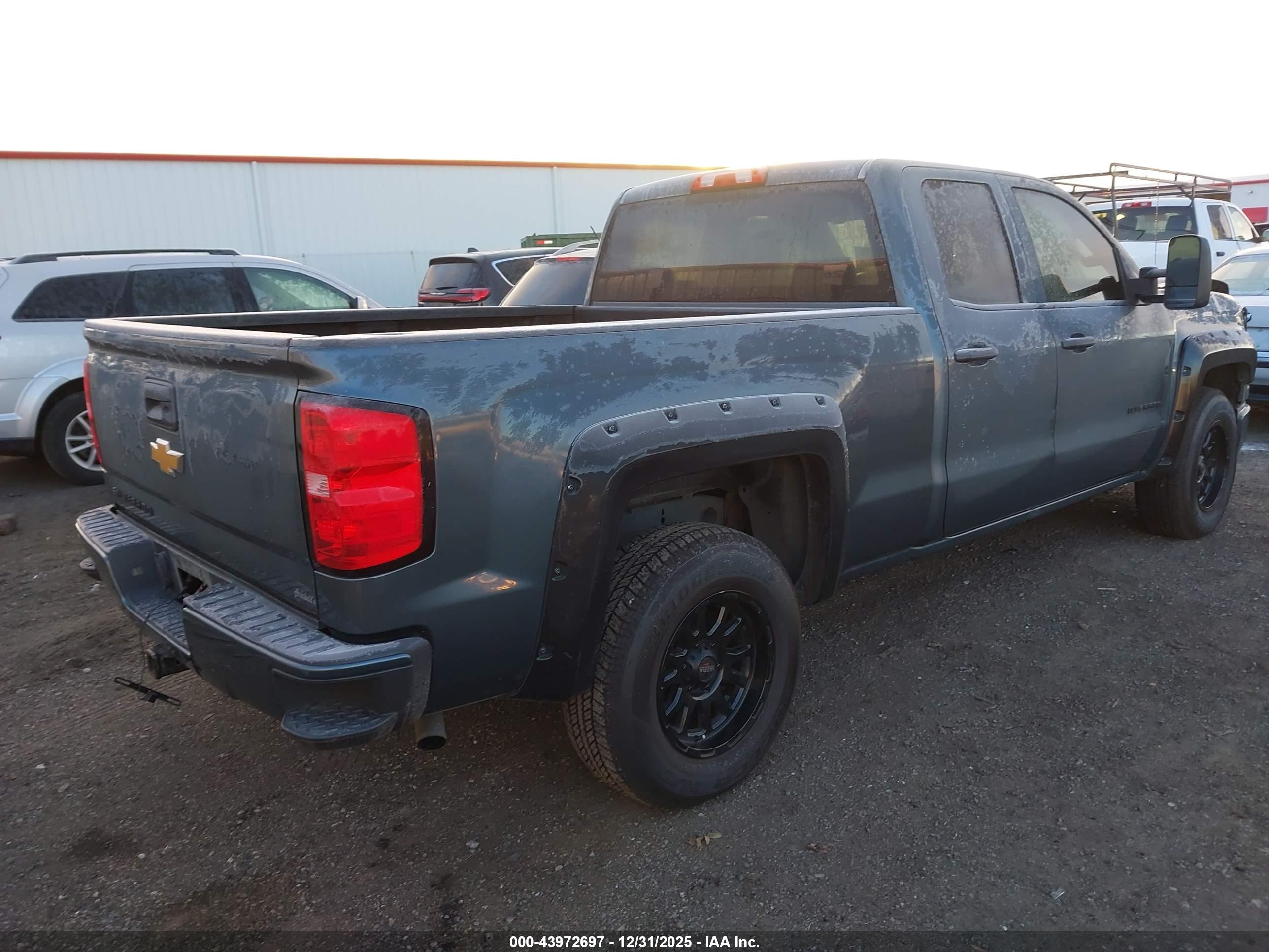CHEVROLET SILVERADO image 4
