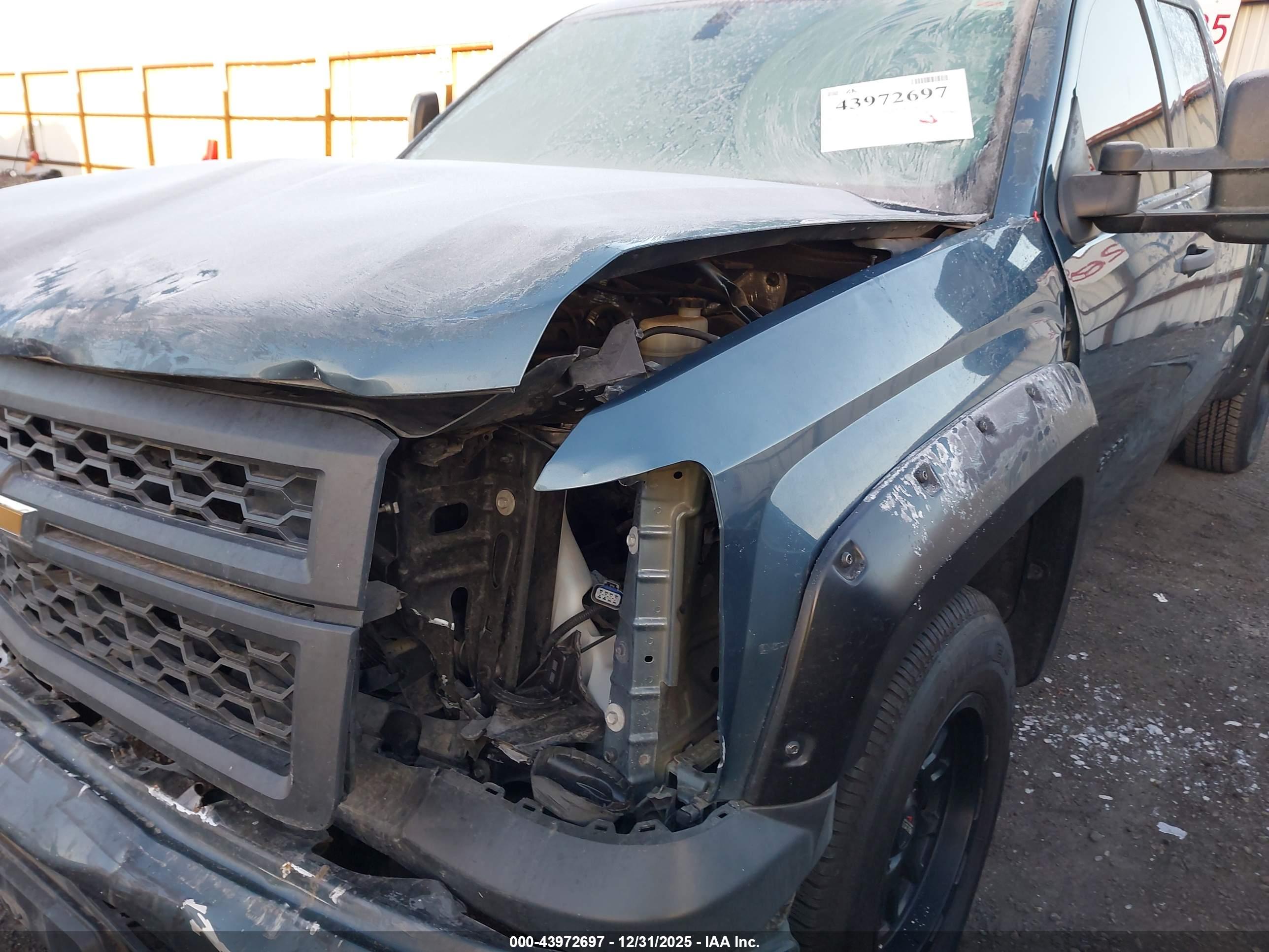 CHEVROLET SILVERADO image 6