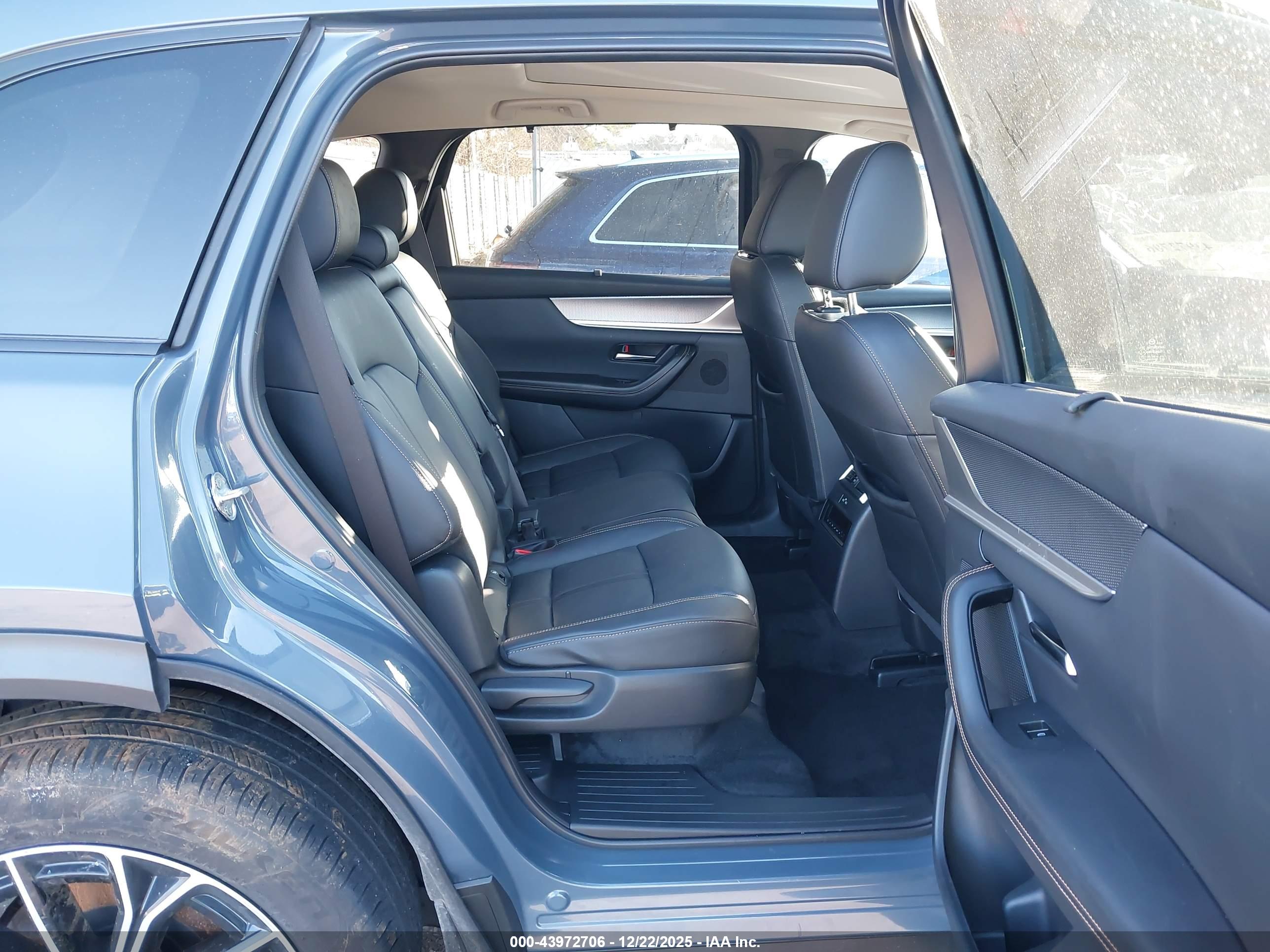 MAZDA CX-70 image 8