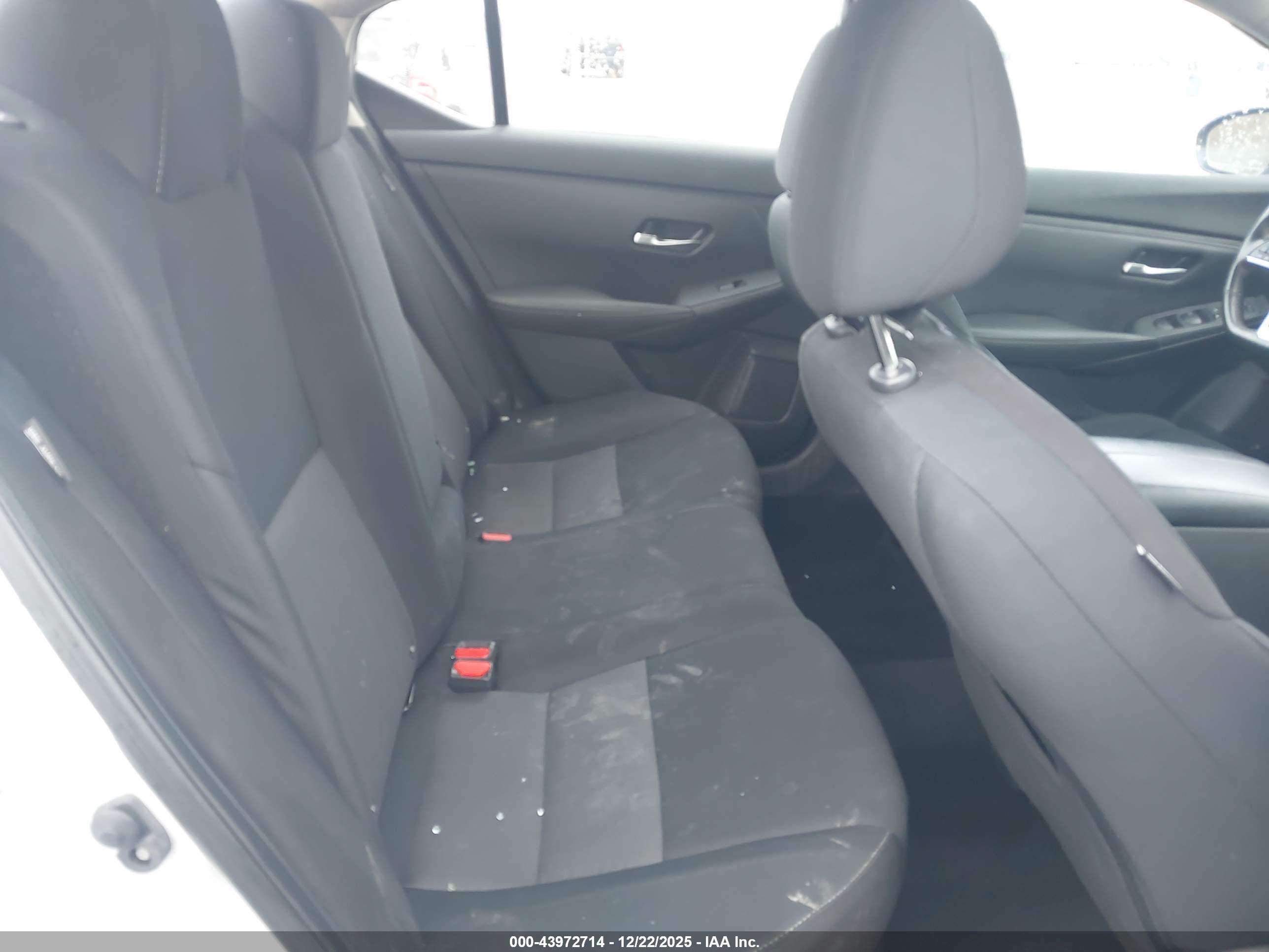 NISSAN SENTRA image 8