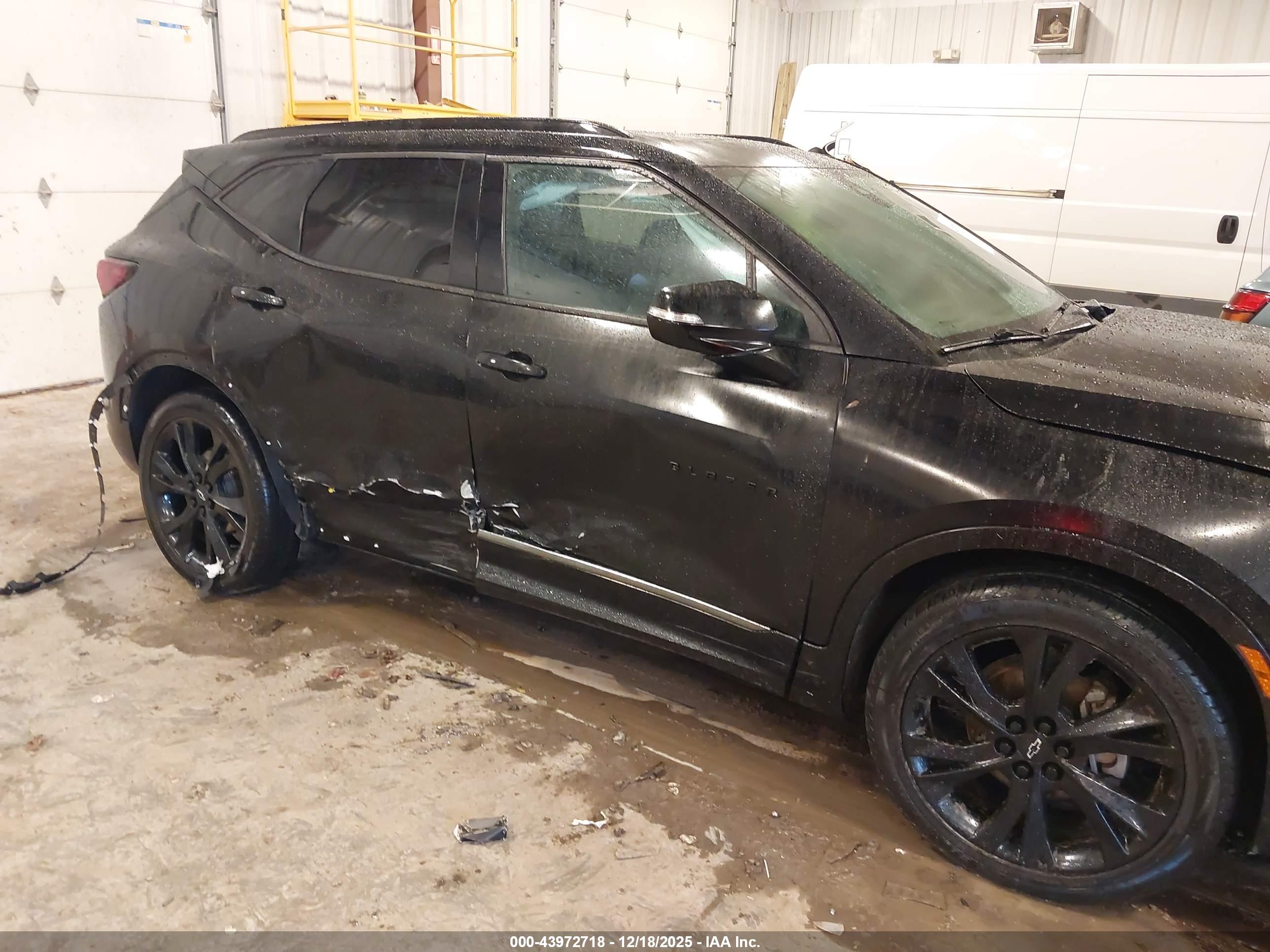 CHEVROLET BLAZER image 6