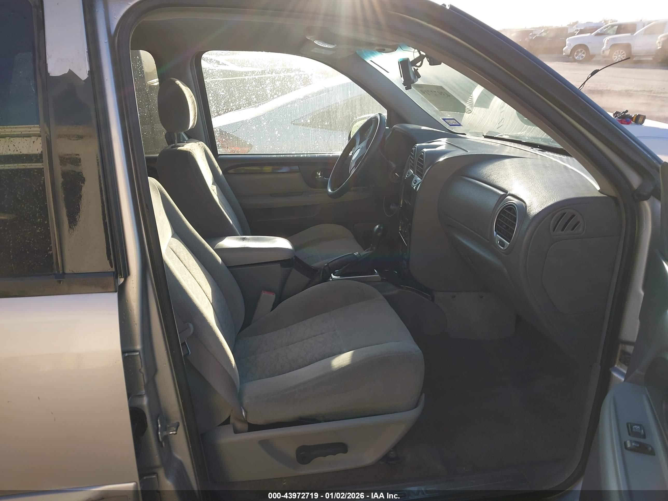 GMC ENVOY image 5