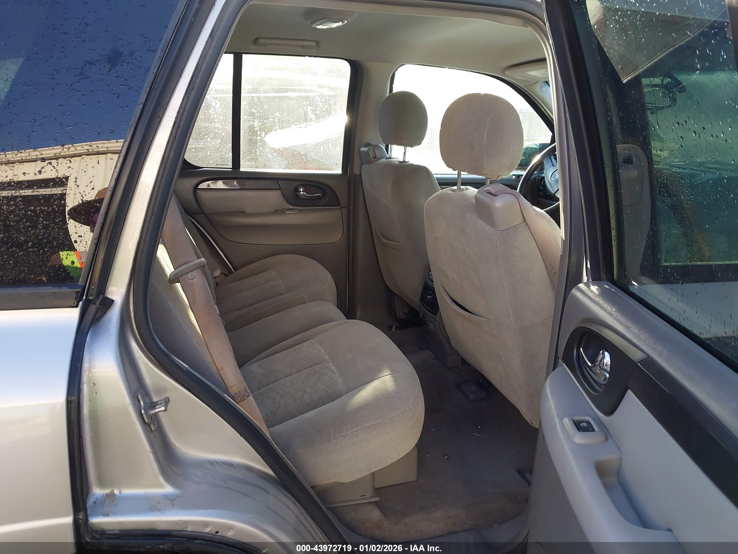 GMC ENVOY image 8