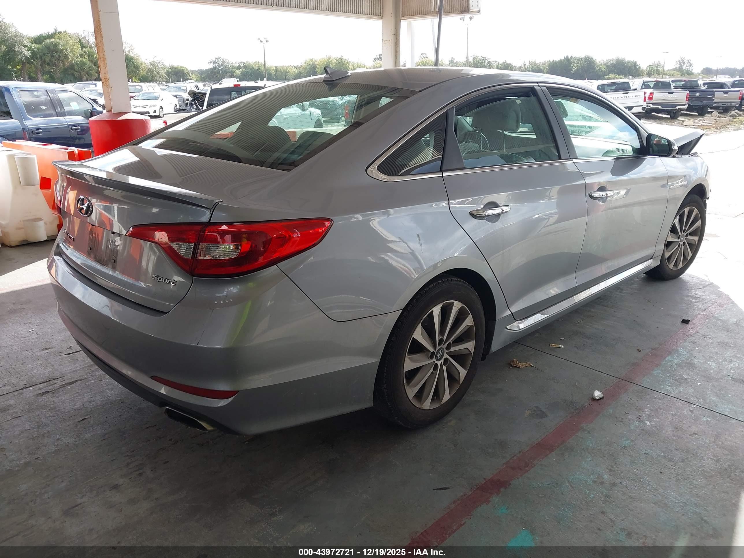 HYUNDAI SONATA image 4