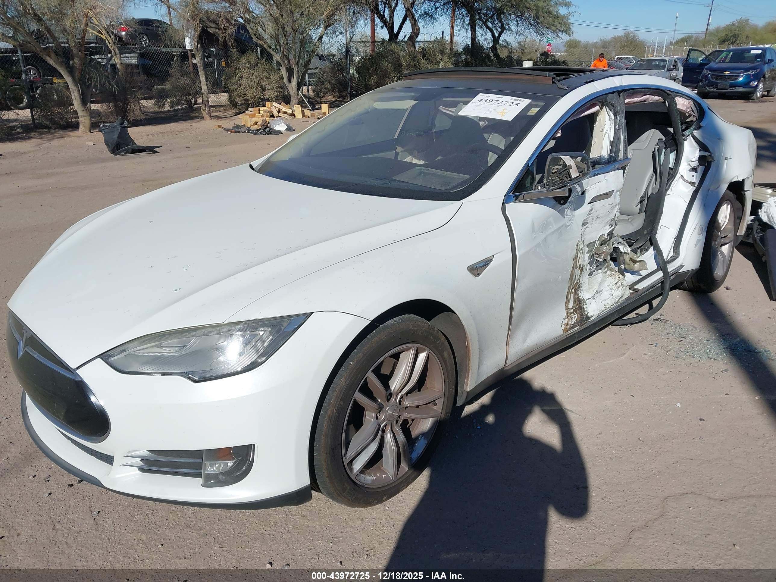 TESLA MODEL image 2