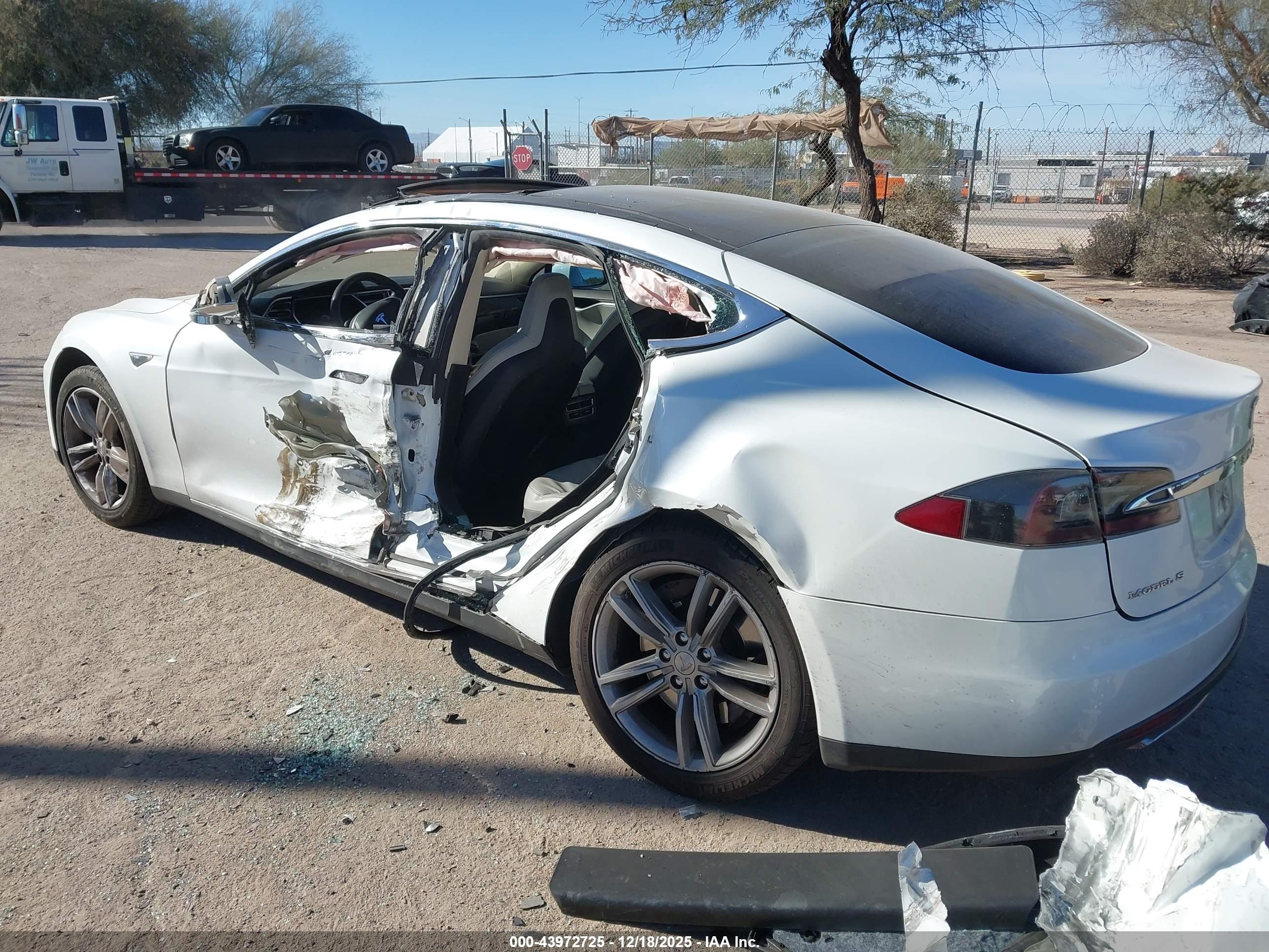 TESLA MODEL image 3