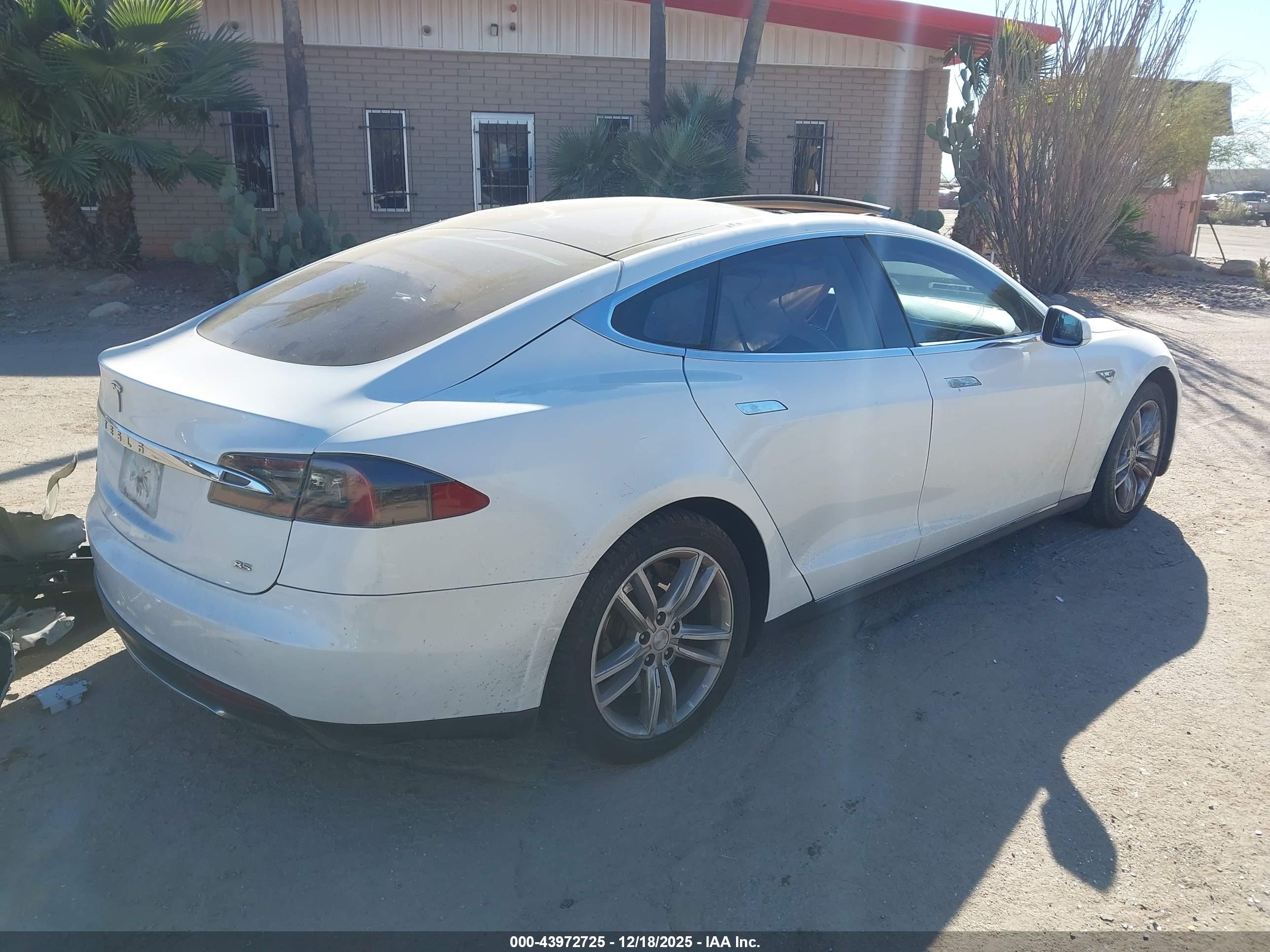 TESLA MODEL image 4