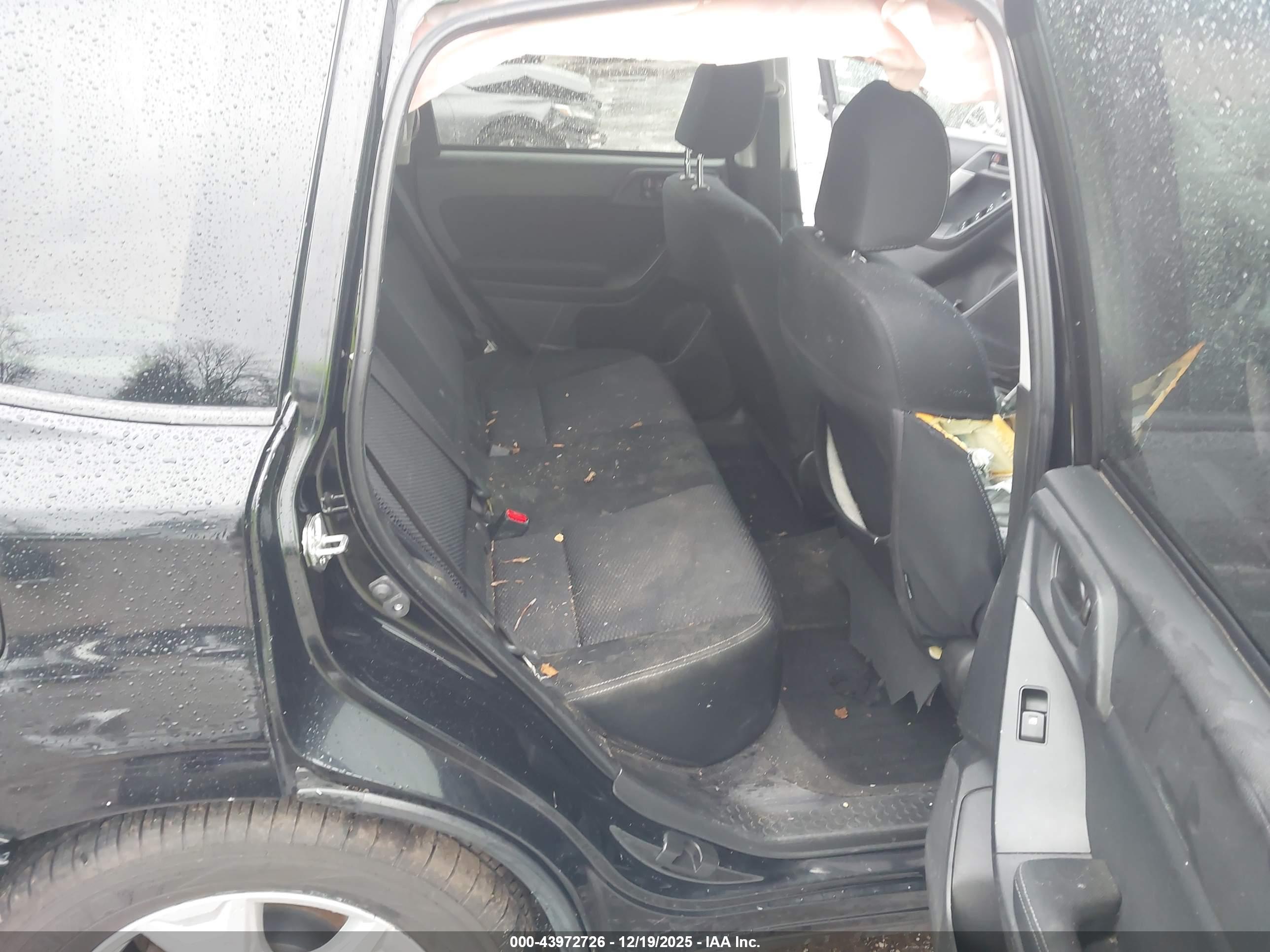 SUBARU FORESTER image 8
