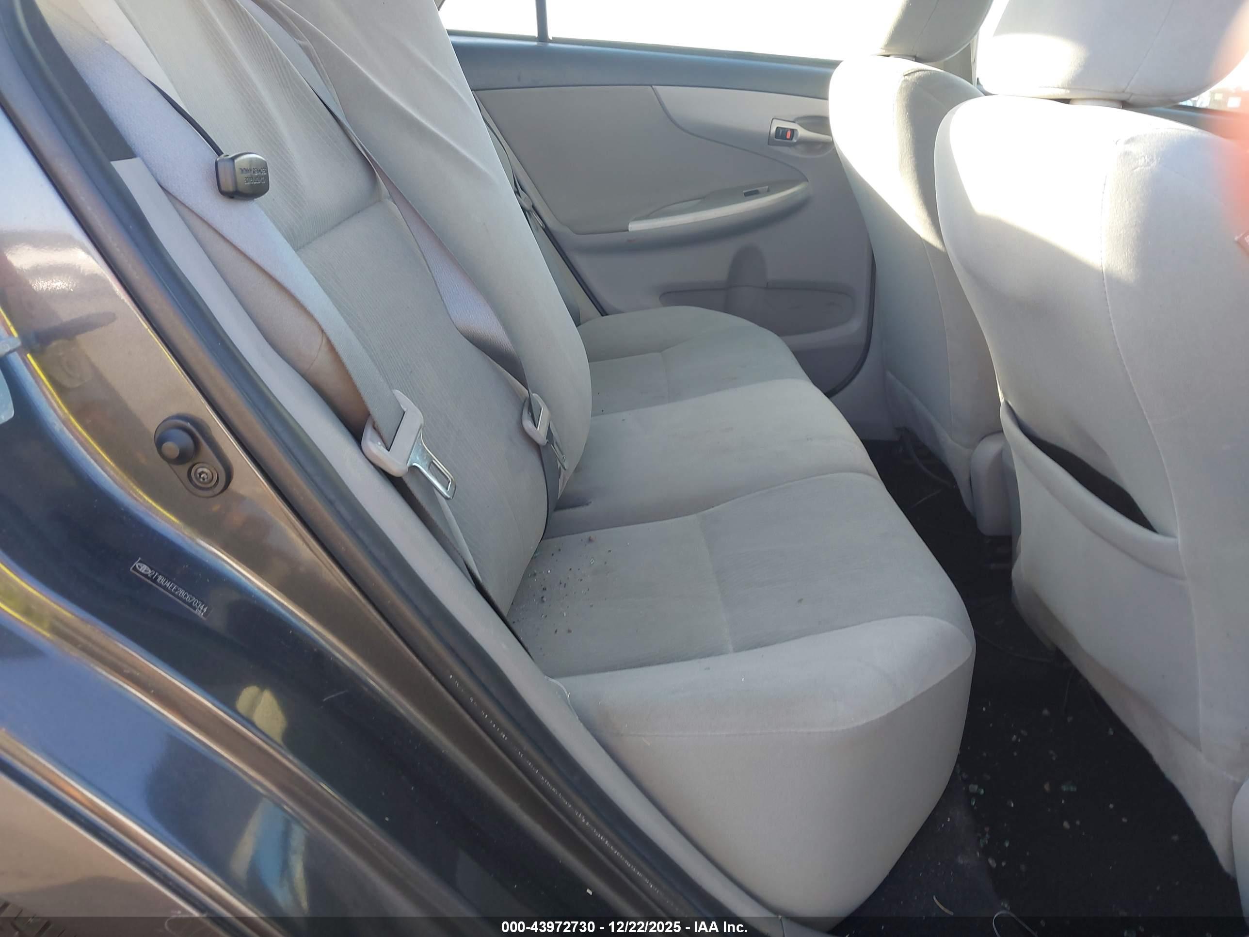 TOYOTA COROLLA image 8