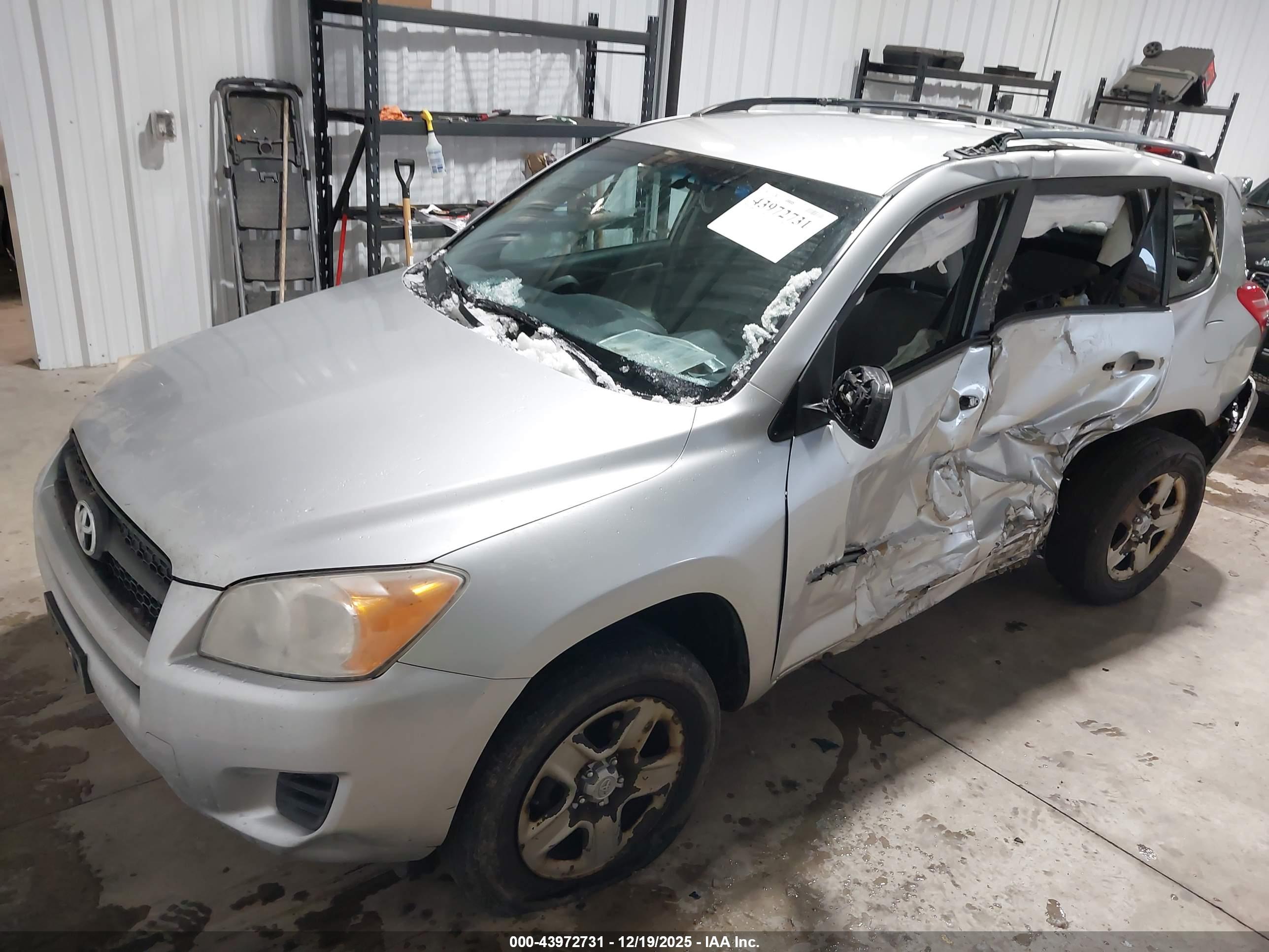 TOYOTA RAV4 image 2