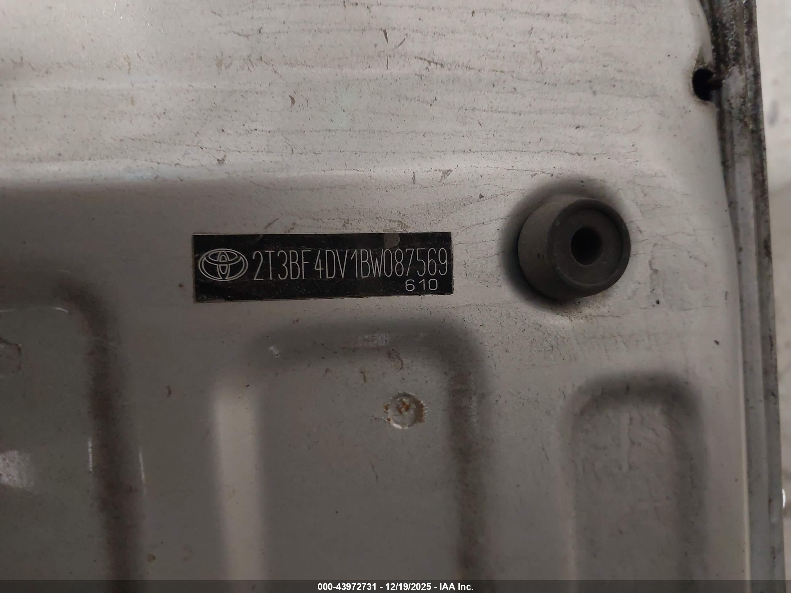 TOYOTA RAV4 image 9