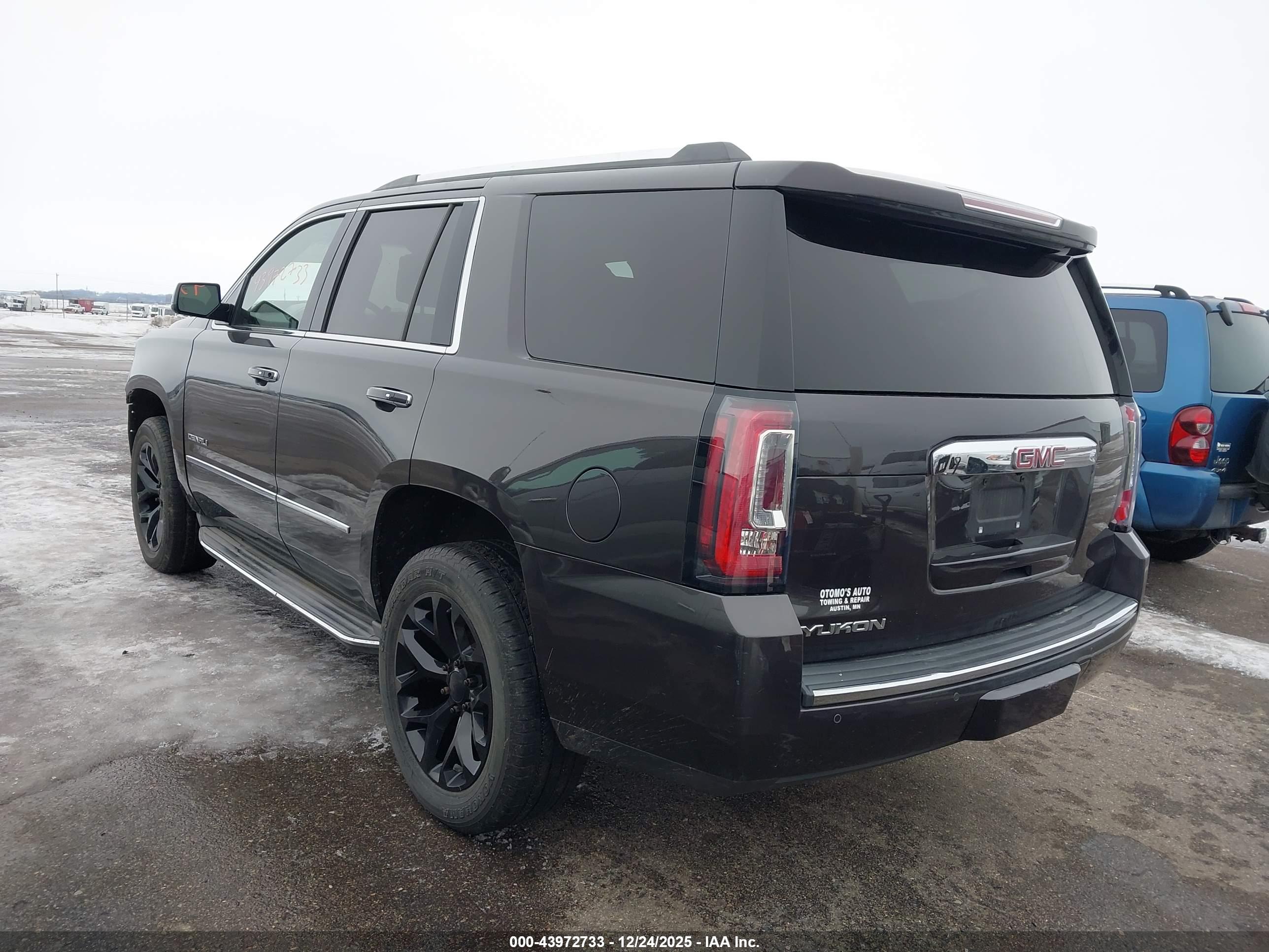 GMC YUKON image 3