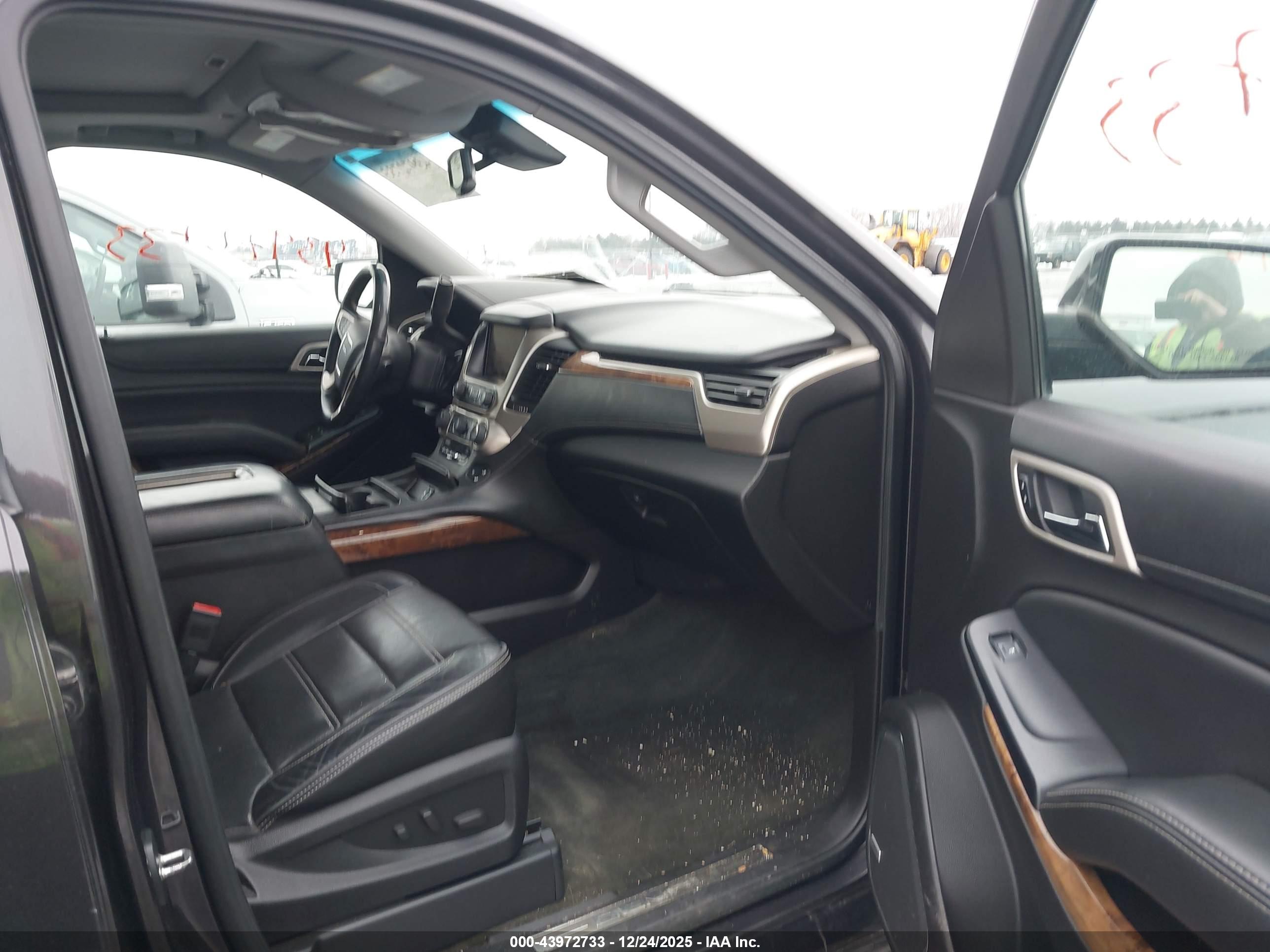 GMC YUKON image 5