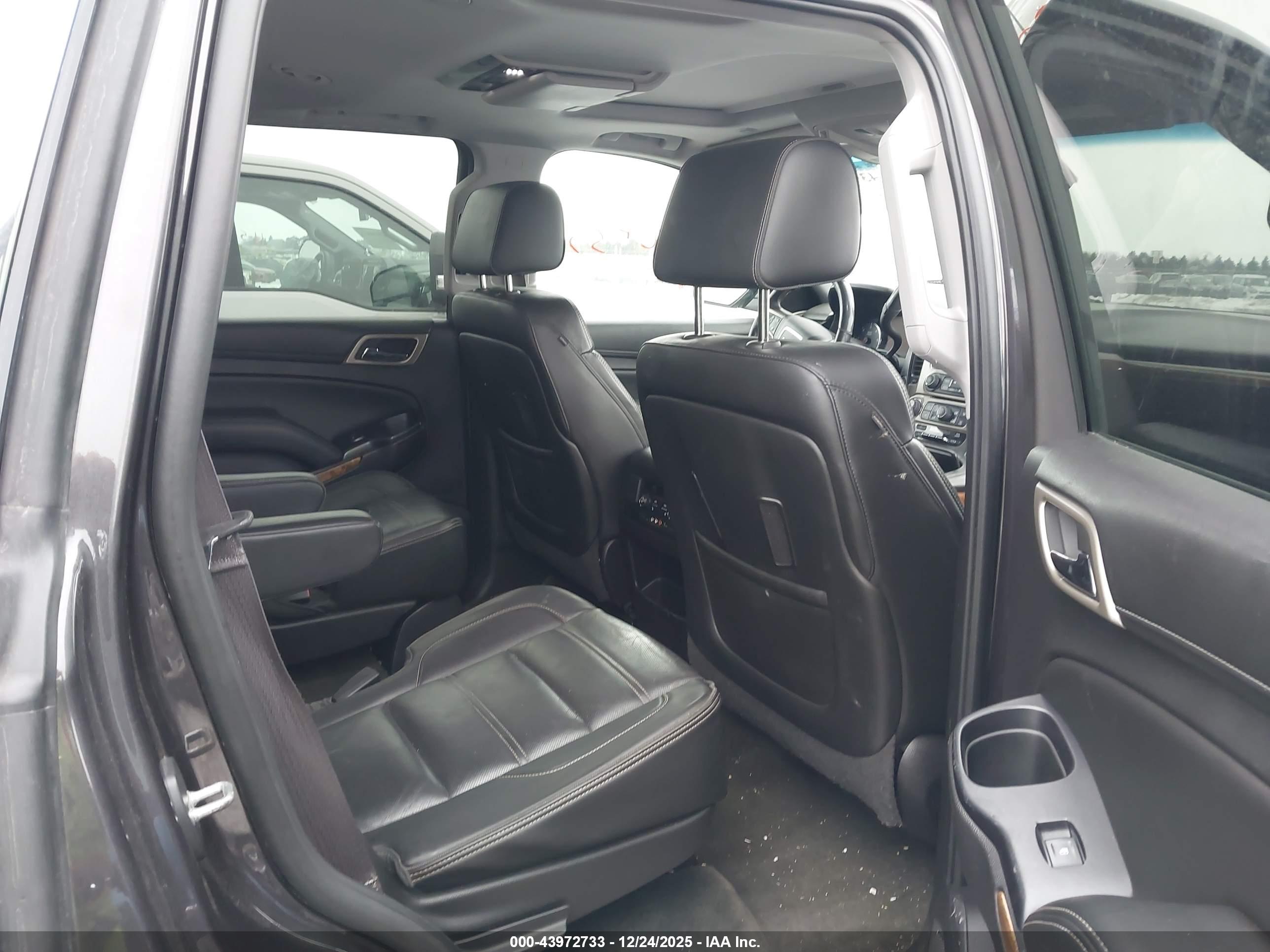 GMC YUKON image 8