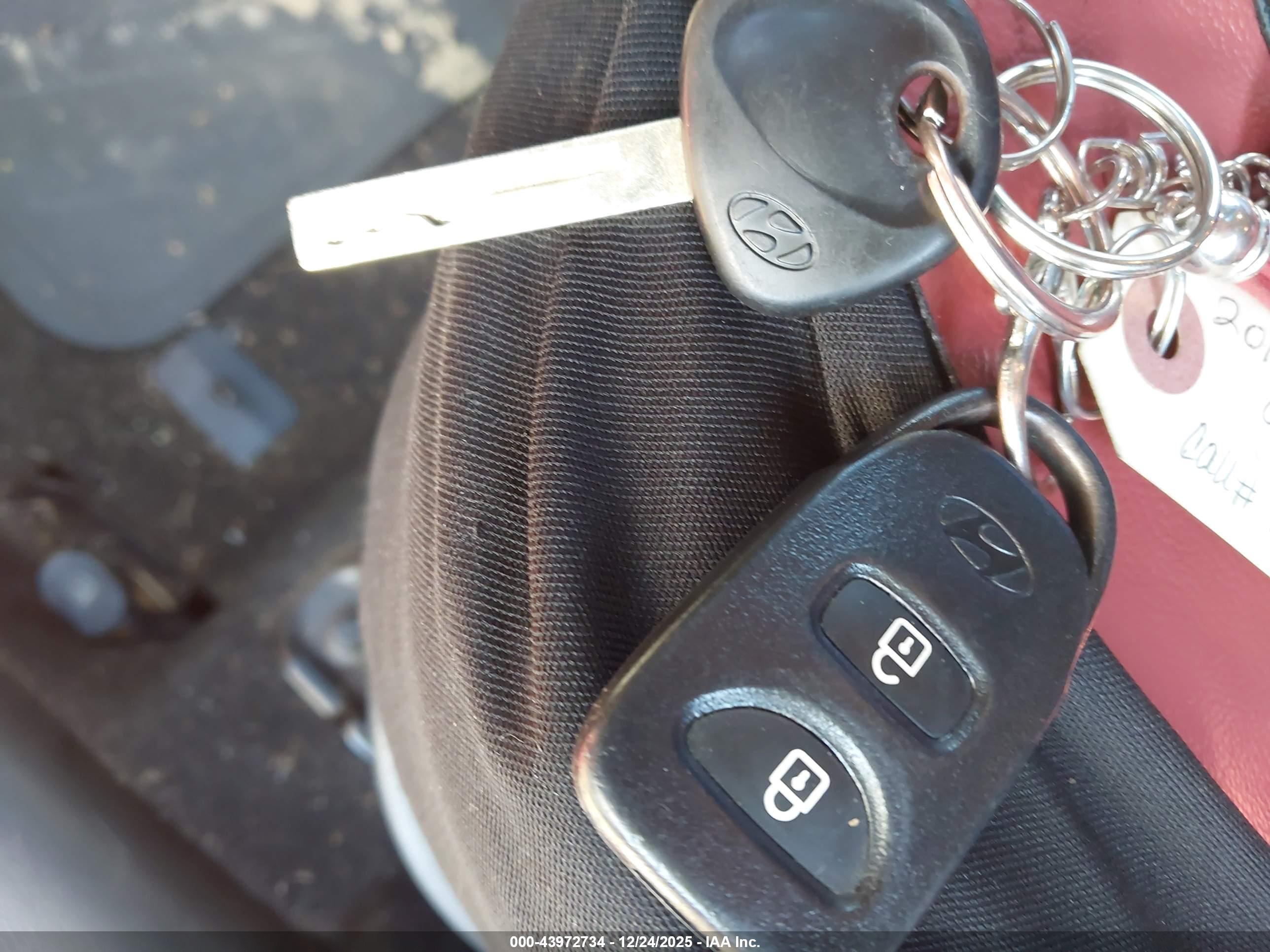 HYUNDAI ACCENT image 11