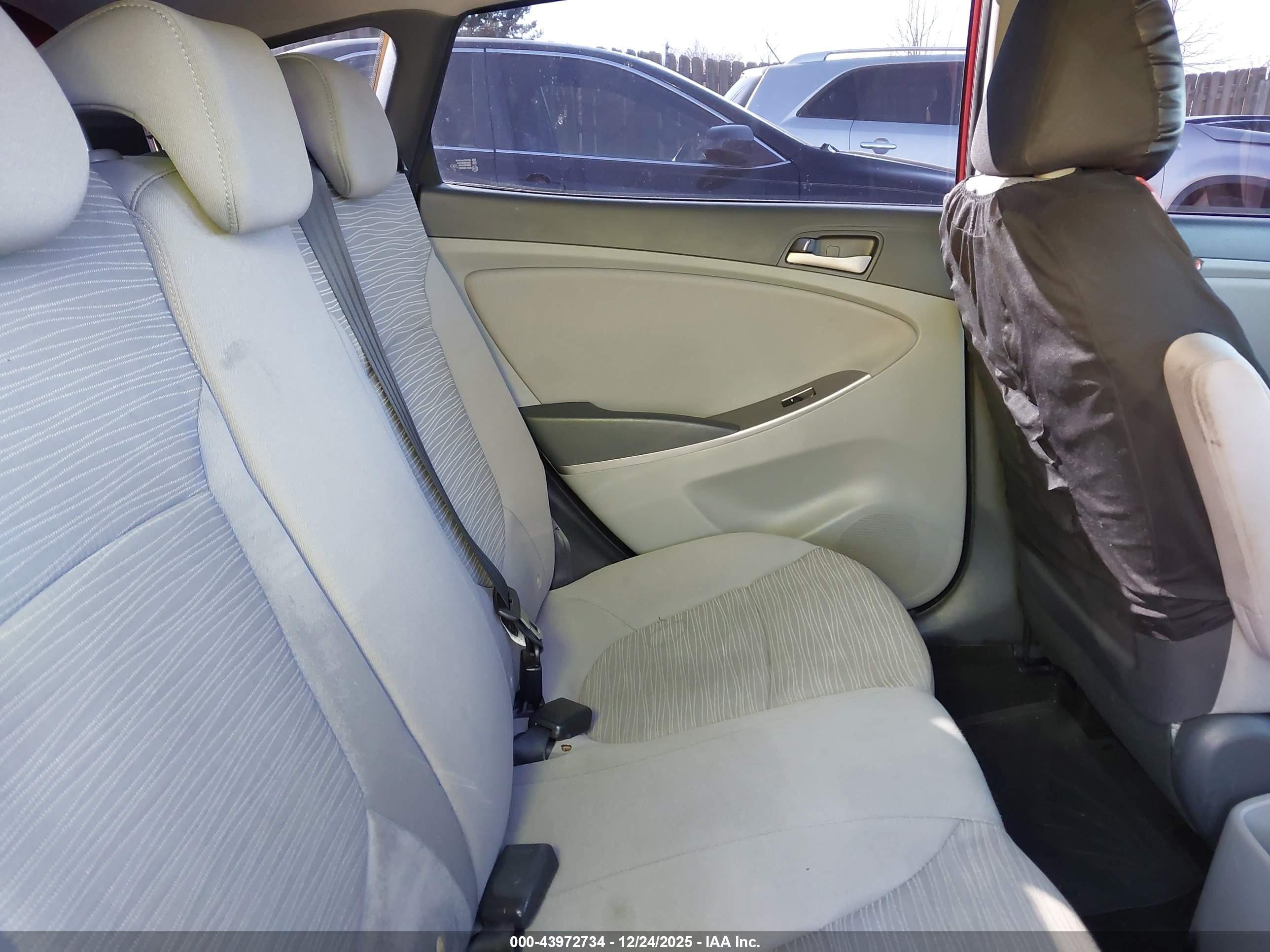 HYUNDAI ACCENT image 8