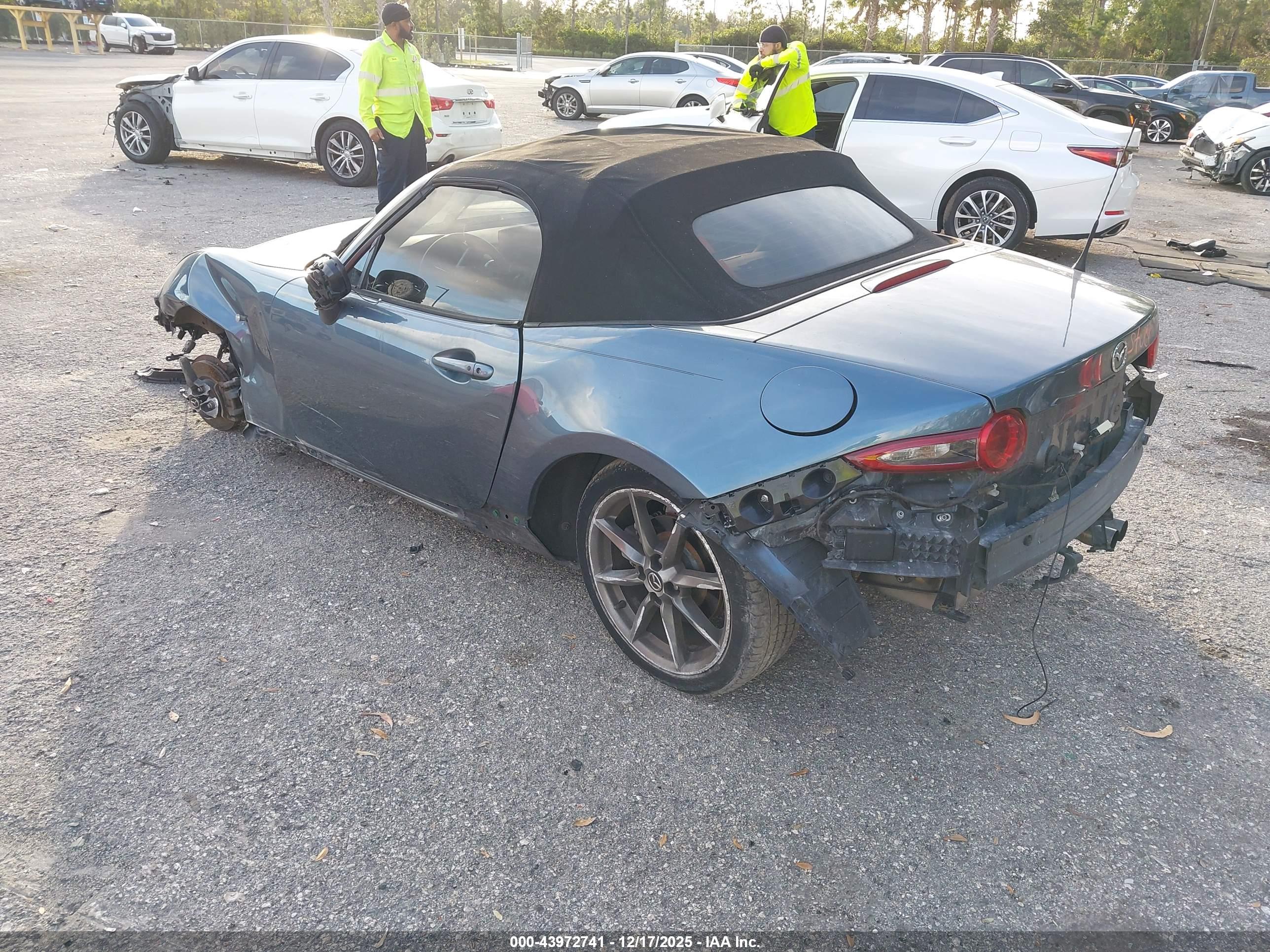 MAZDA MX-5 image 3
