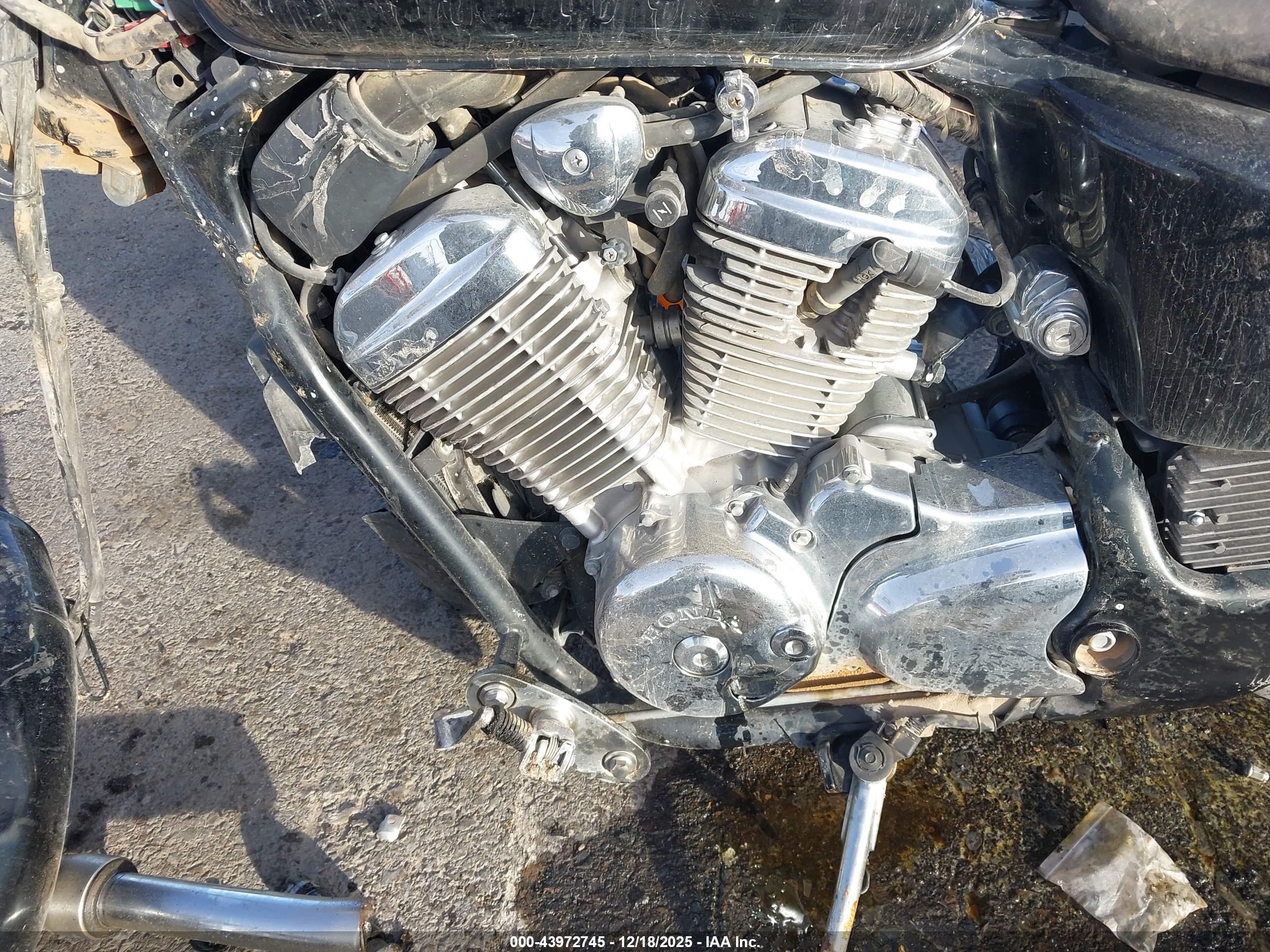 HONDA VT600 image 9