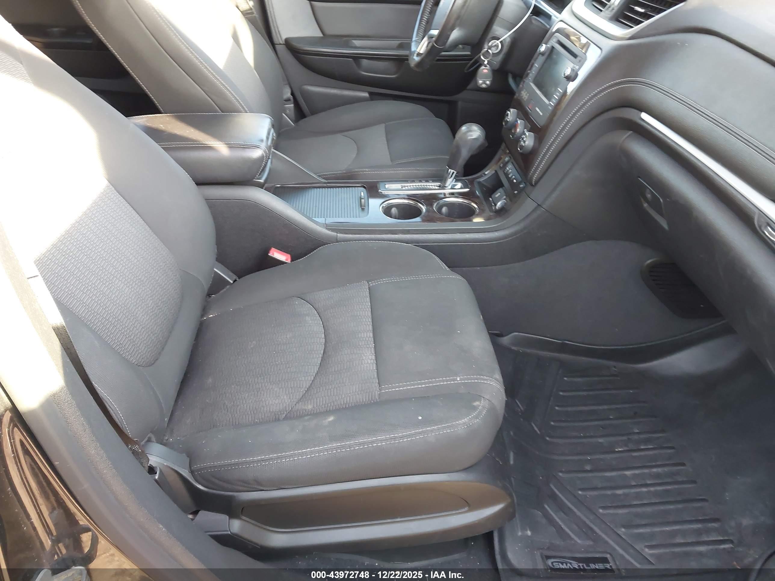 CHEVROLET TRAVERSE image 5